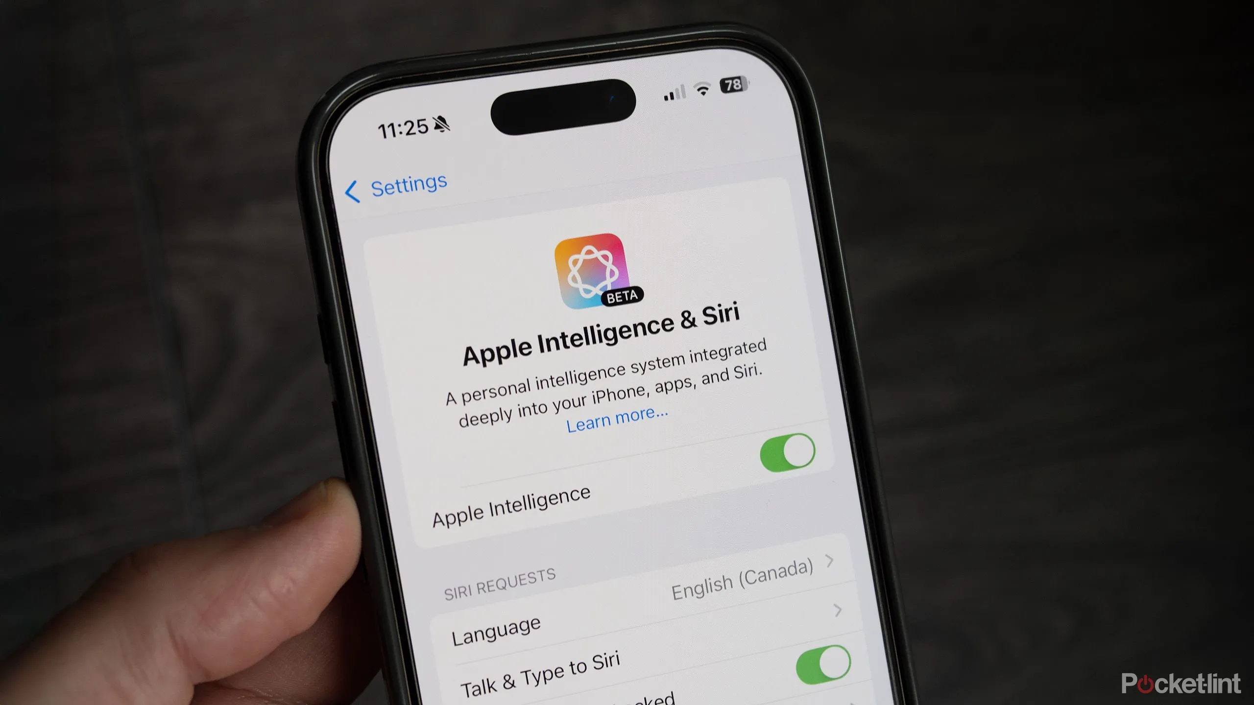 Apple Intelligence hoạt động trên màn hình iPhone 16 Pro