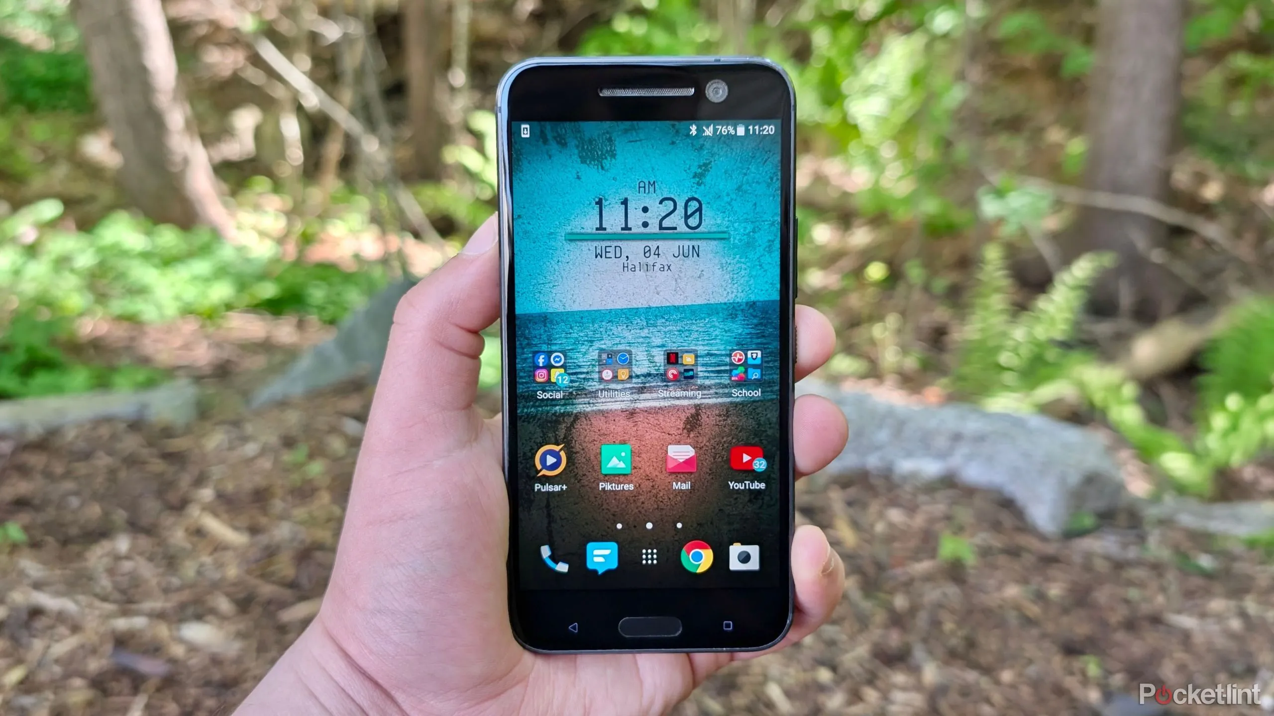 Cận cảnh thiết kế kim loại nguyên khối và các cạnh vát của HTC 10