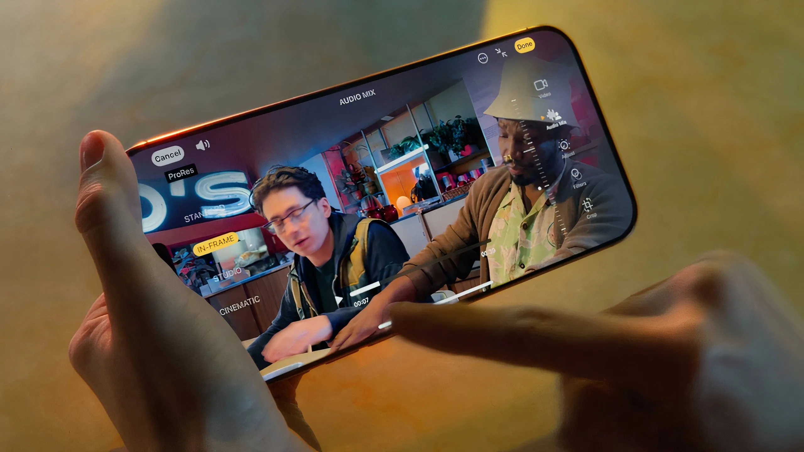 iPhone 16 Pro đang quay video