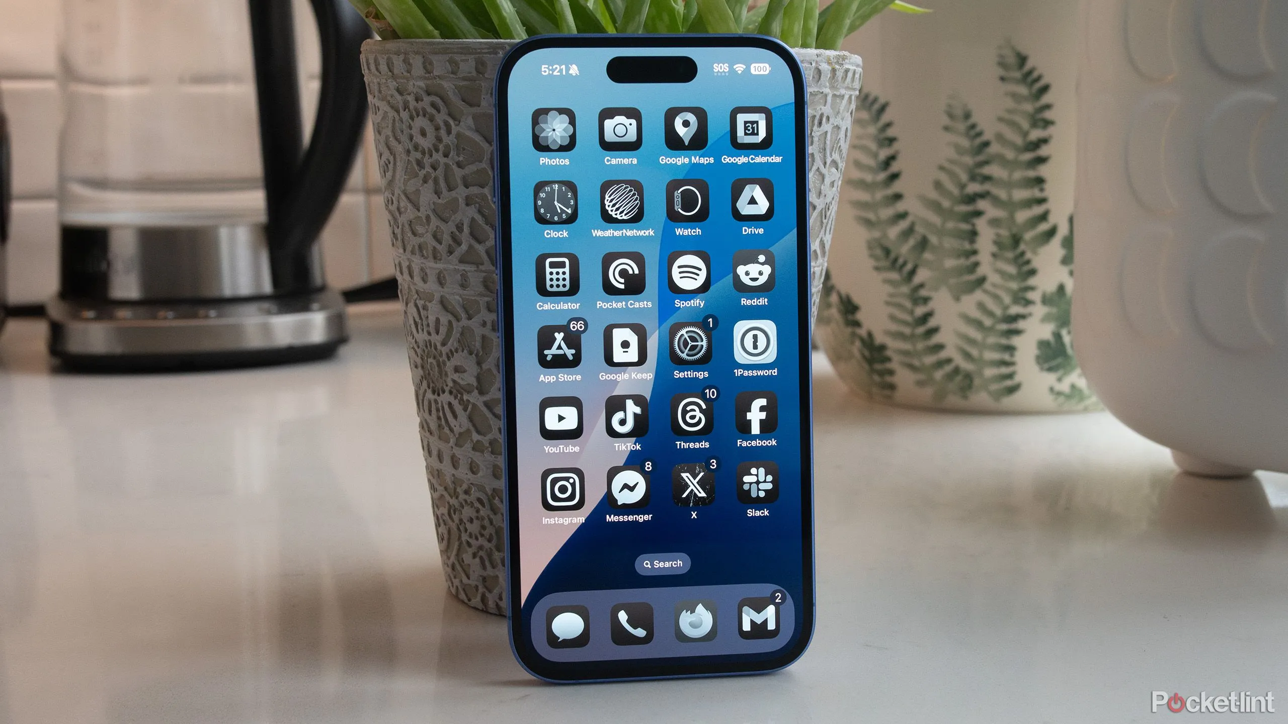 iPhone 16 Pro minh họa các thay đổi phần mềm từ WWDC 2025