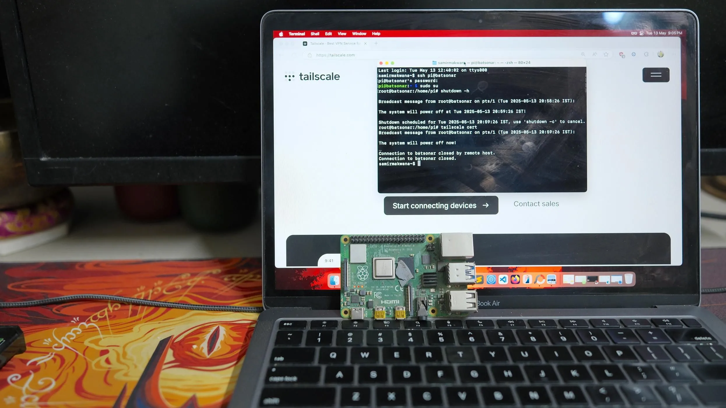 Raspberry Pi và máy tính hiển thị giao diện Tailscale