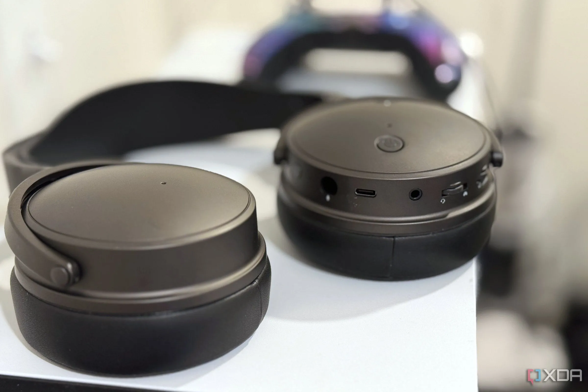 Tai nghe gaming cao cấp với các nút điều khiển âm thanh