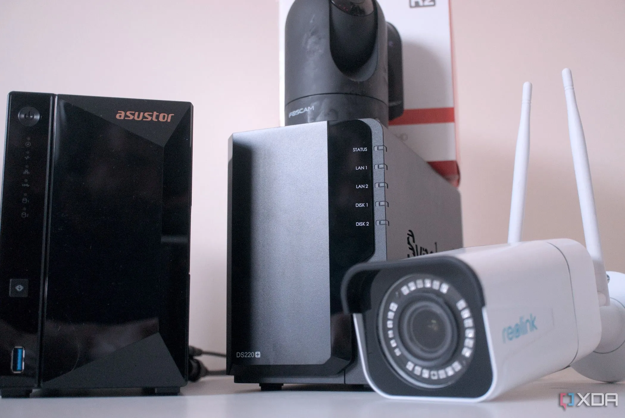 Thiết lập camera giám sát kết nối với hệ thống NAS, nơi ổ cứng HDD chuyên dụng lưu trữ dữ liệu liên tục