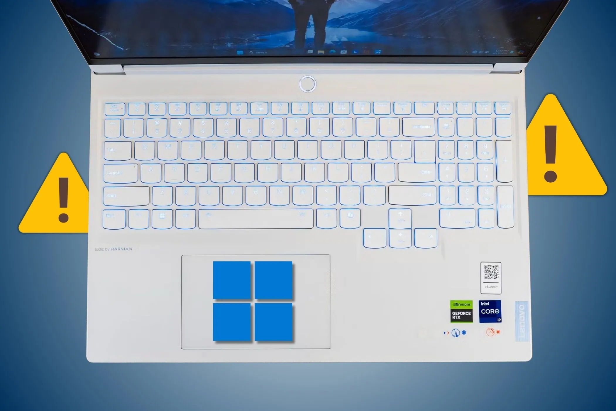 Bàn phím có đèn nền của máy tính xách tay Lenovo Legion với biểu tượng Windows và một thông báo lỗi, gợi ý về những vấn đề người dùng có thể gặp phải trên Windows.