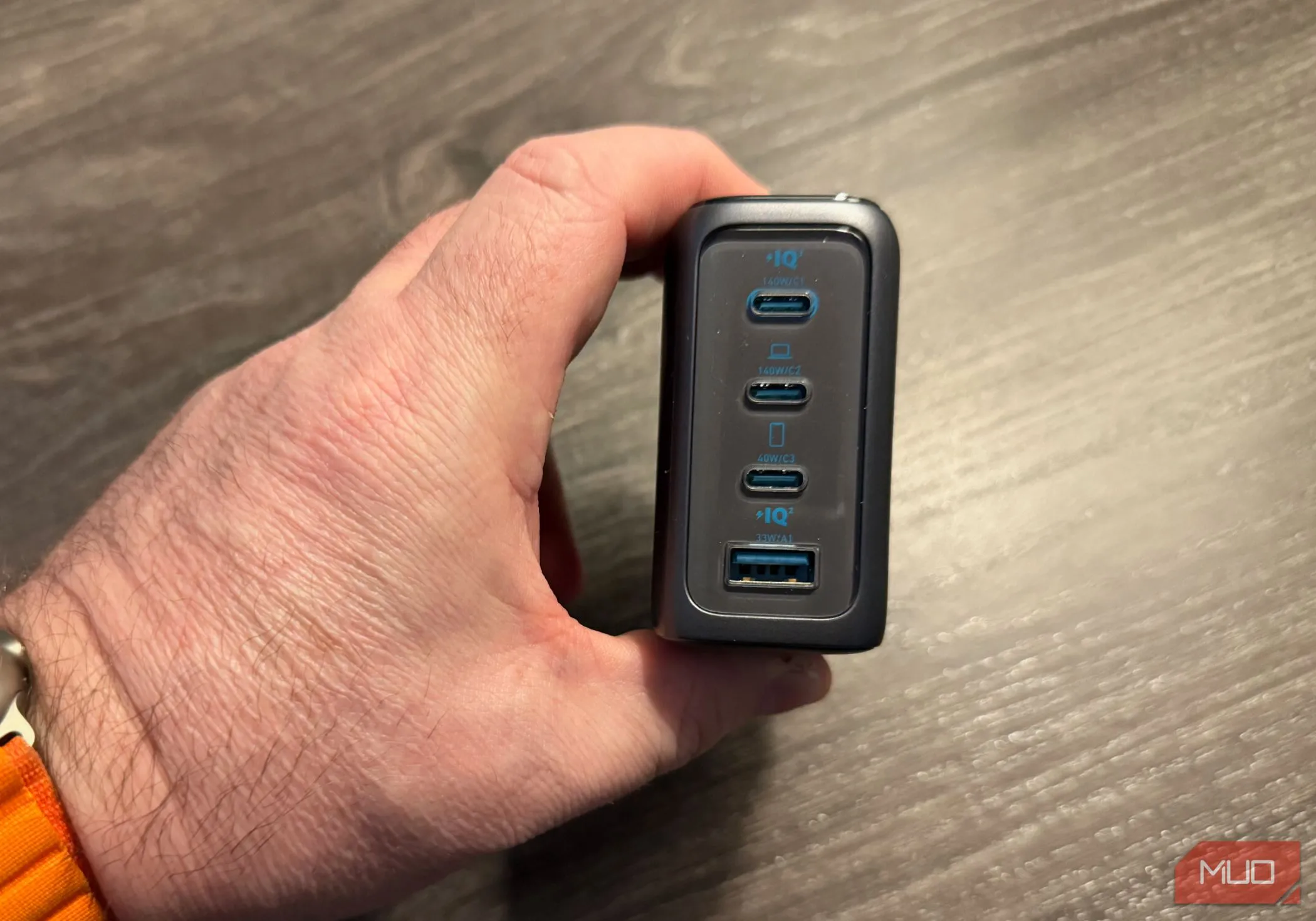 Cận cảnh các cổng sạc USB-C và USB-A tiện lợi trên Anker 140W