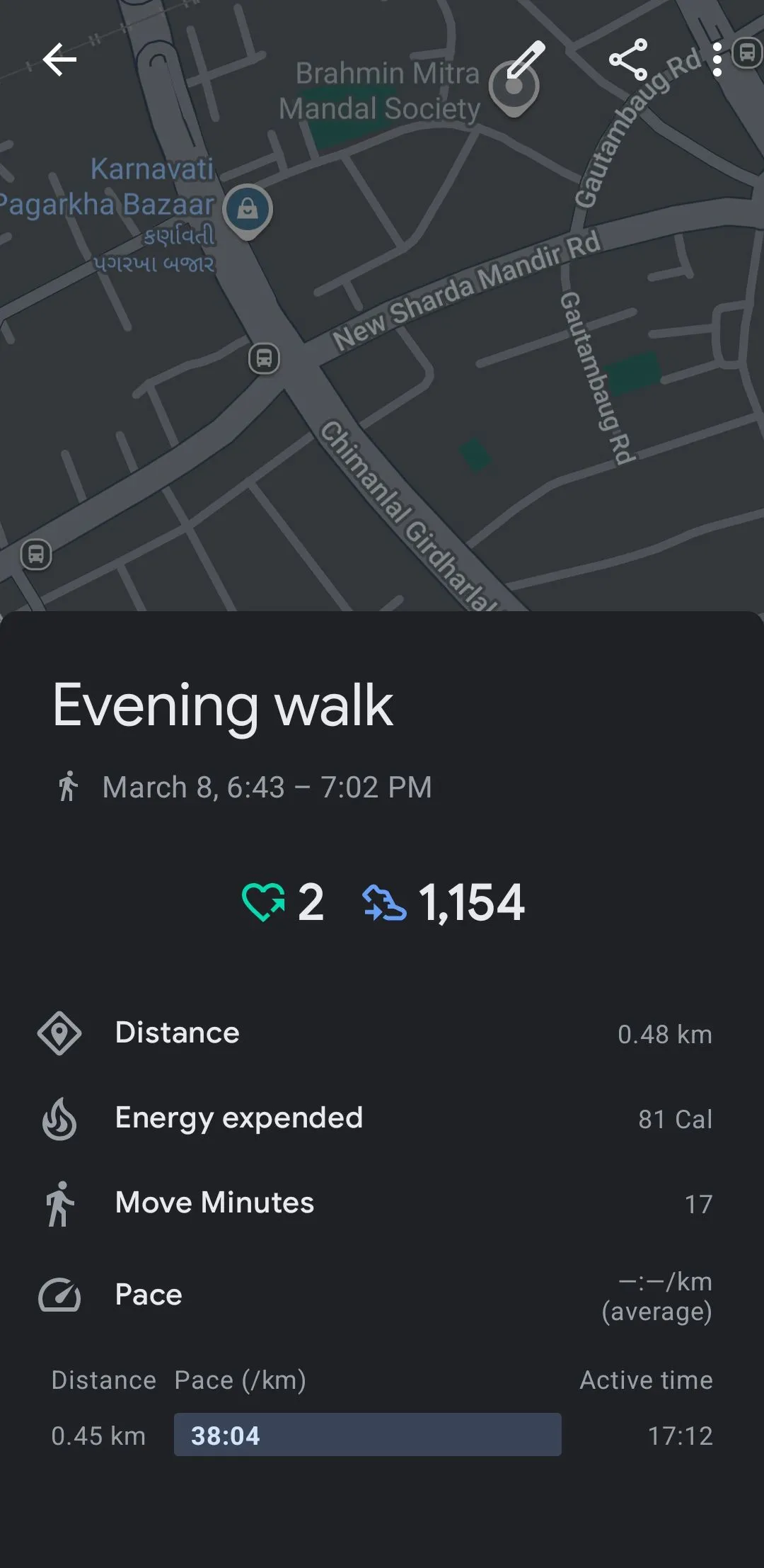 Dữ liệu chi tiết về một buổi đi bộ buổi tối trên Google Fit, bao gồm lộ trình theo dõi bằng Google Maps.