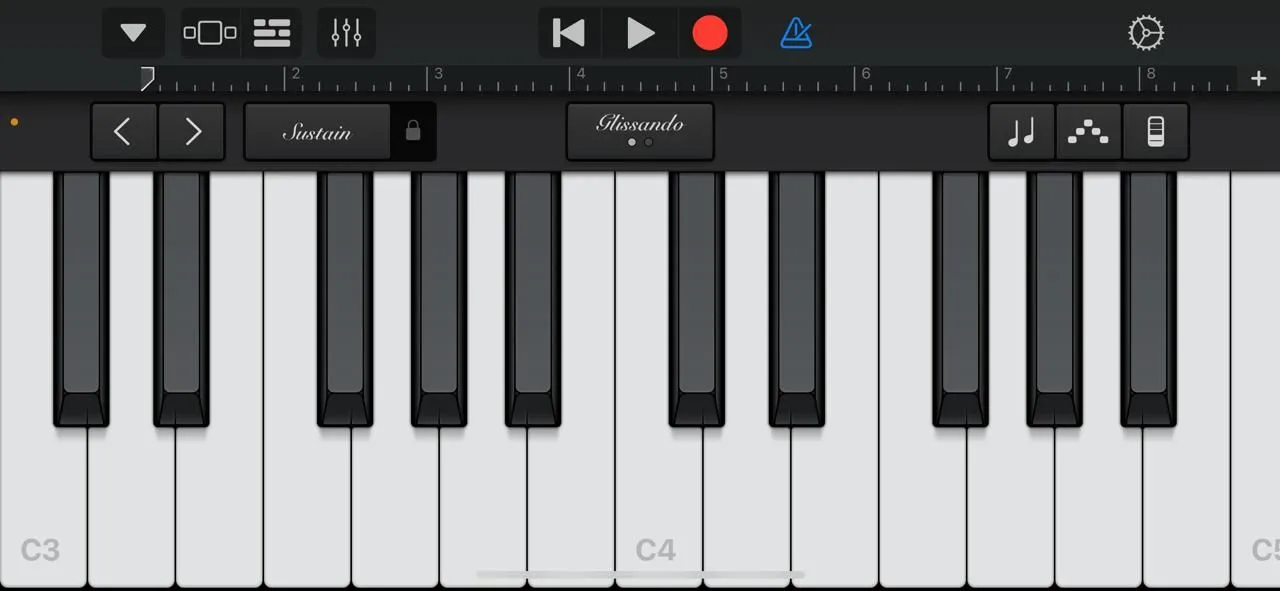 Giao diện piano ảo trong ứng dụng GarageBand, hỗ trợ sáng tạo âm nhạc trên iPhone.