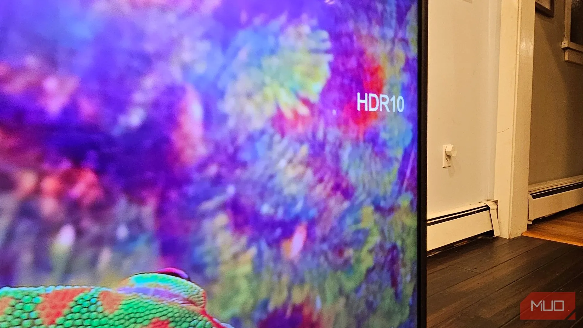 Logo HDR10 xuất hiện trên màn hình Smart TV Vizio khi tính năng HDR được kích hoạt tự động.