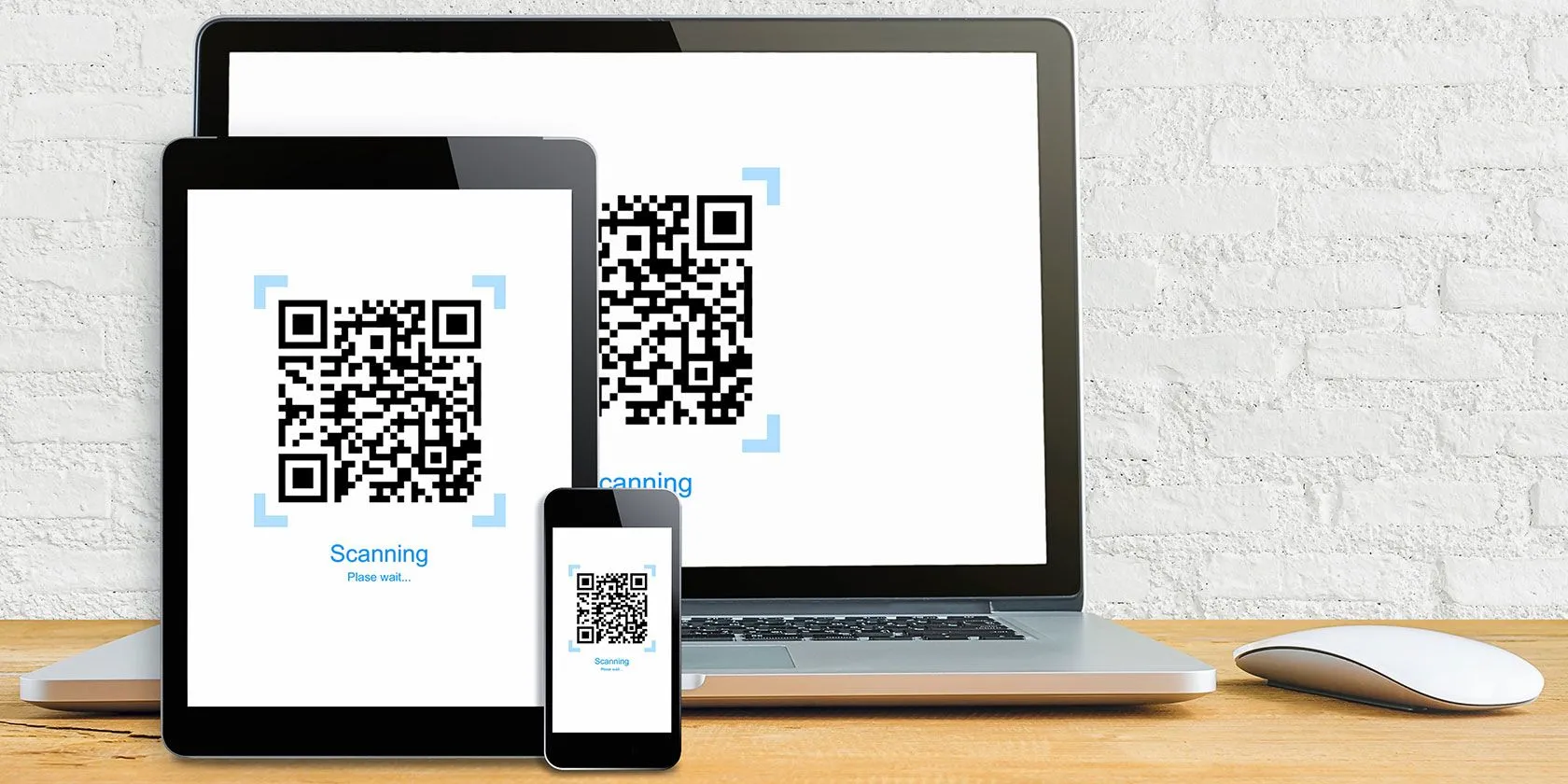 Mã QR xác thực Gmail hiển thị trên màn hình laptop và được quét bằng điện thoại di động