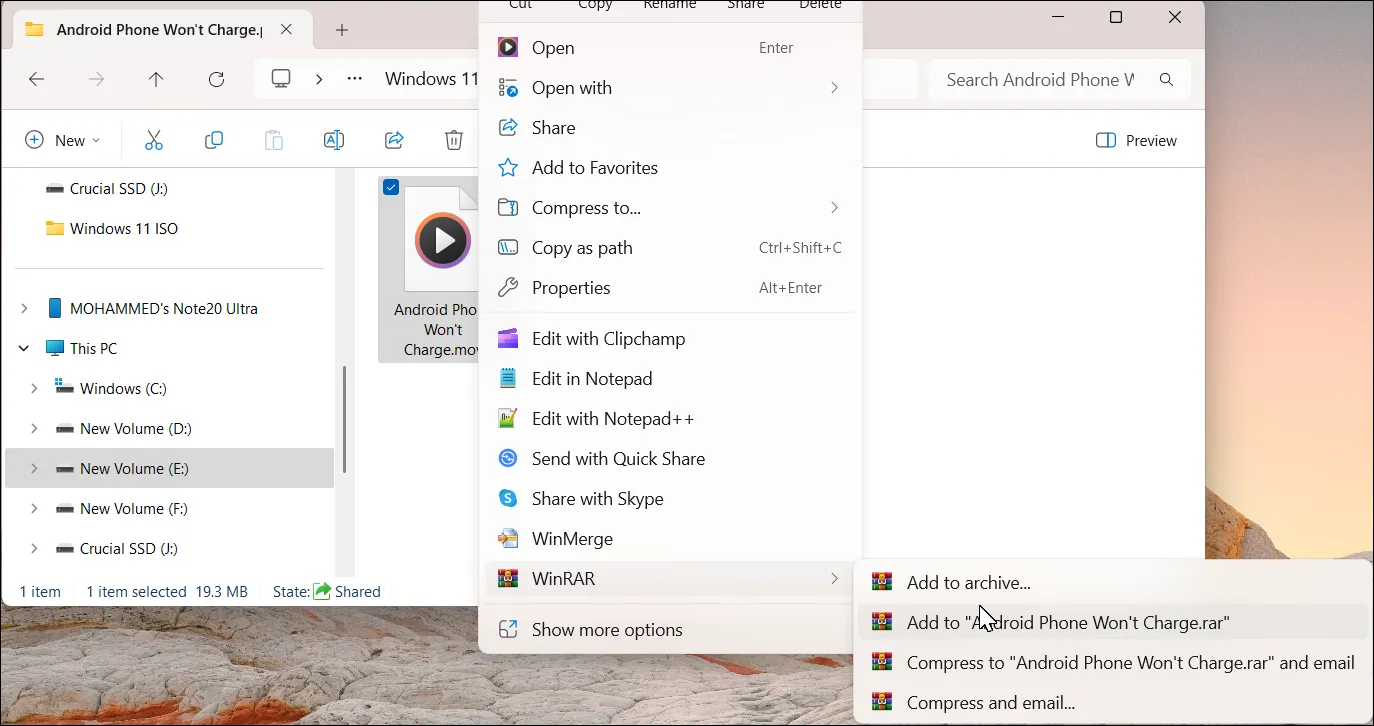 Menu chuột phải trong File Explorer hiển thị tùy chọn "Thêm vào kho lưu trữ" của WinRAR để chia file.