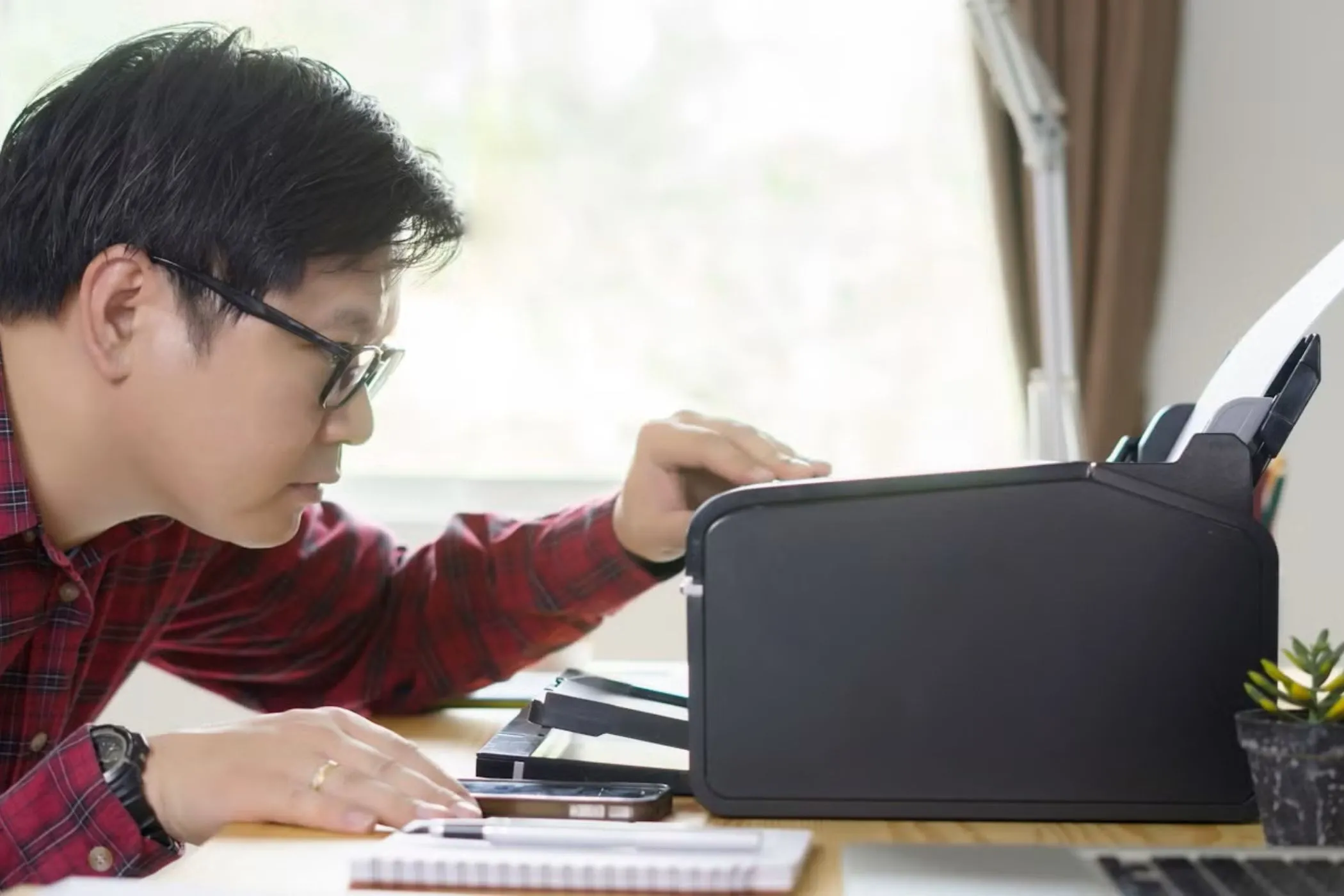 Người dùng kiểm tra máy in bị lỗi sau cập nhật Windows