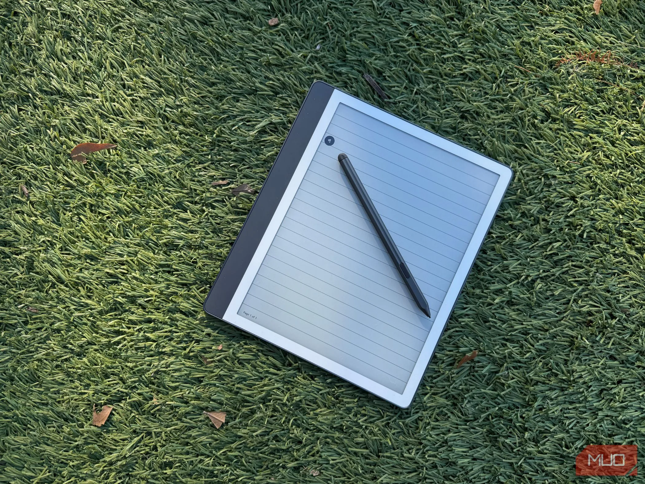 Amazon Kindle Scribe kèm Bút Premium Pen