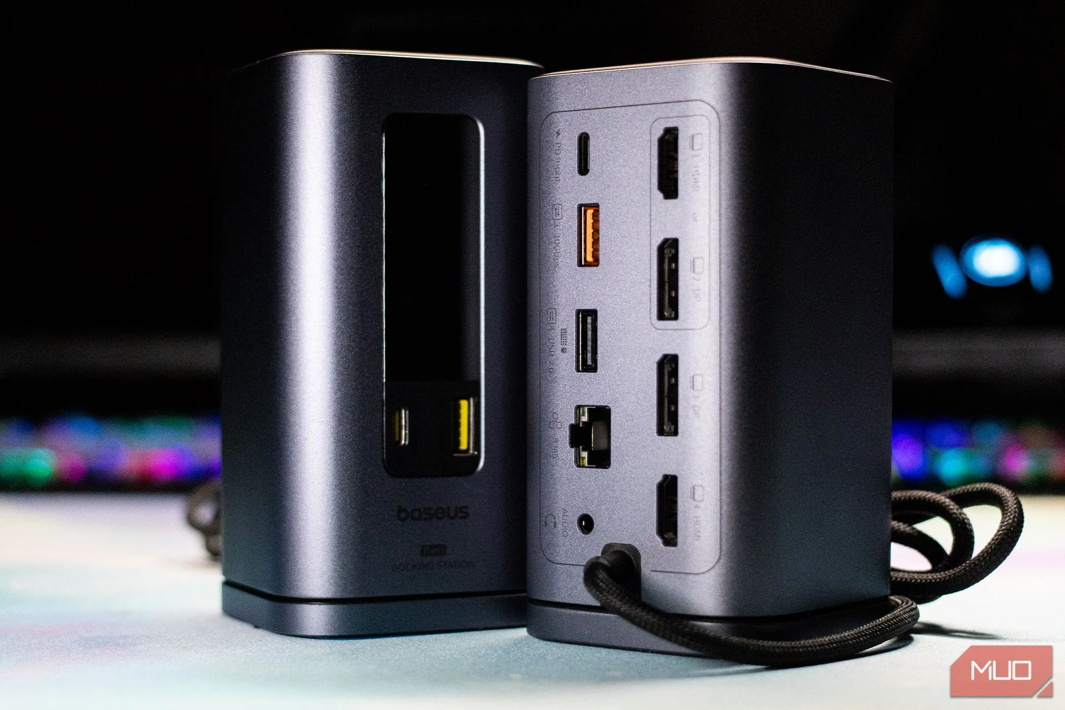 Các cổng kết nối mặt sau của Baseus Spacemate phiên bản Windows, nổi bật với một cổng USB-A 2.0 và bốn cổng xuất màn hình (hai DisplayPort, hai HDMI).