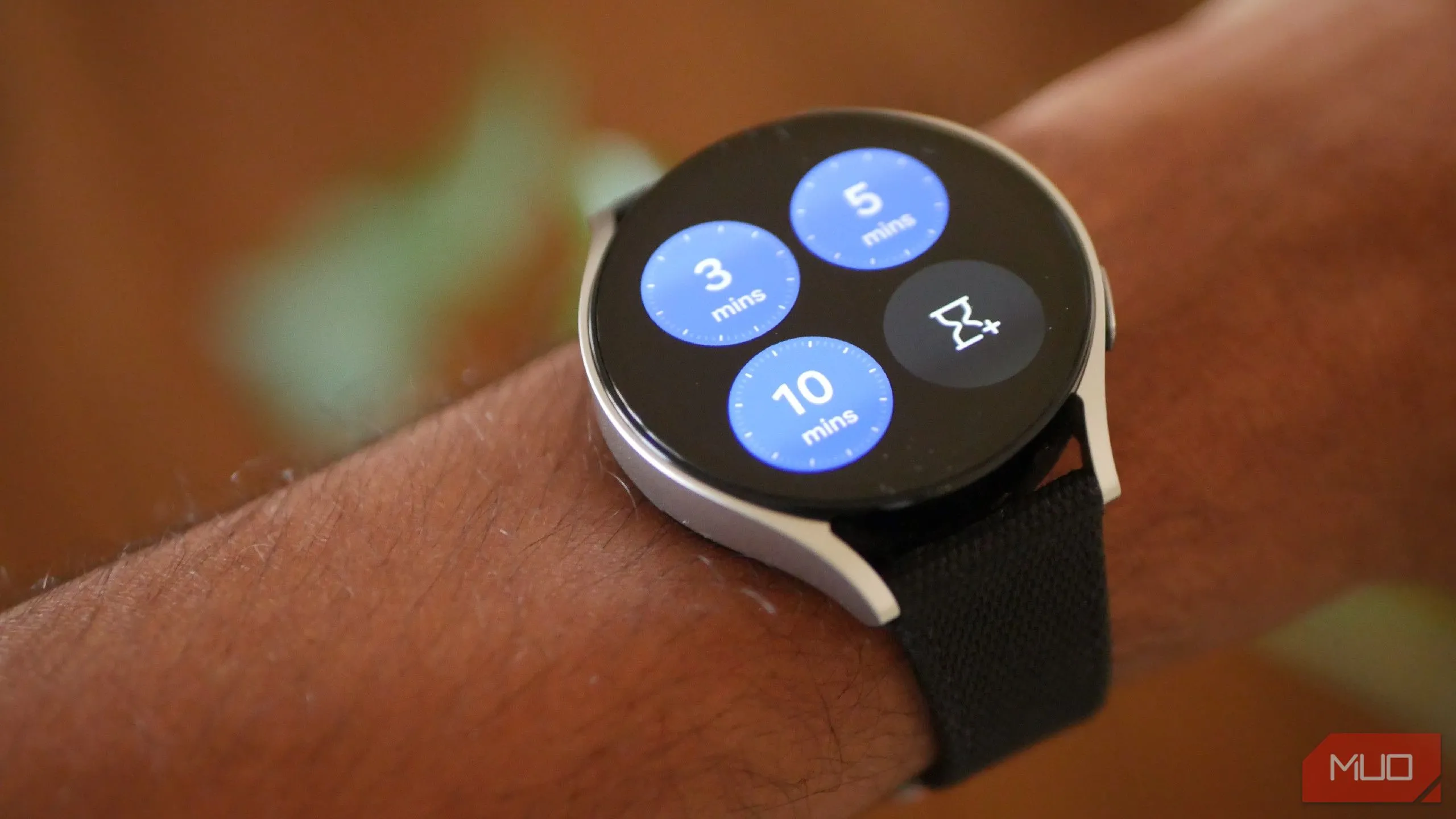 Các tùy chọn hẹn giờ cài đặt sẵn trong ứng dụng đồng hồ hẹn giờ trên Galaxy Watch 6, minh họa khả năng quản lý thời gian nghỉ hiệu quả