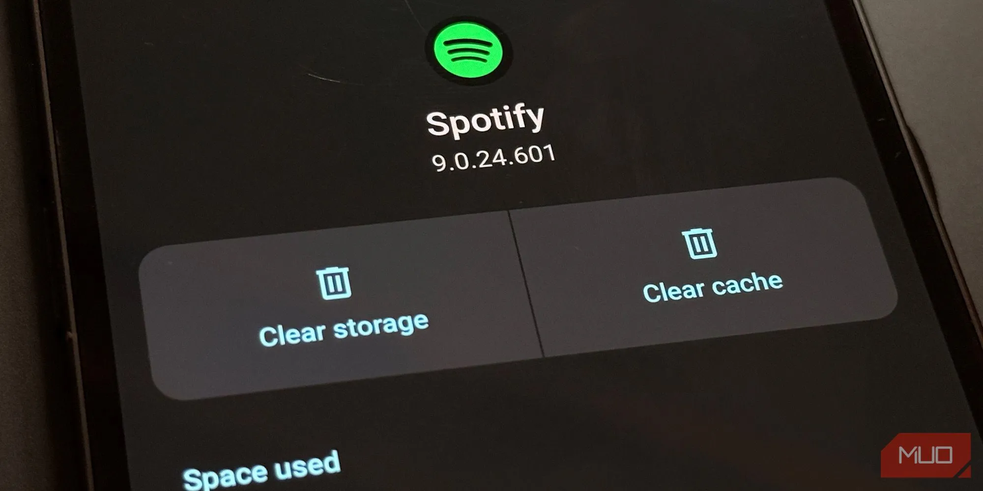 Các tùy chọn xóa bộ nhớ đệm (Clear cache) và xóa dữ liệu (Clear storage) trên Android 15, giúp quản lý ứng dụng hiệu quả.
