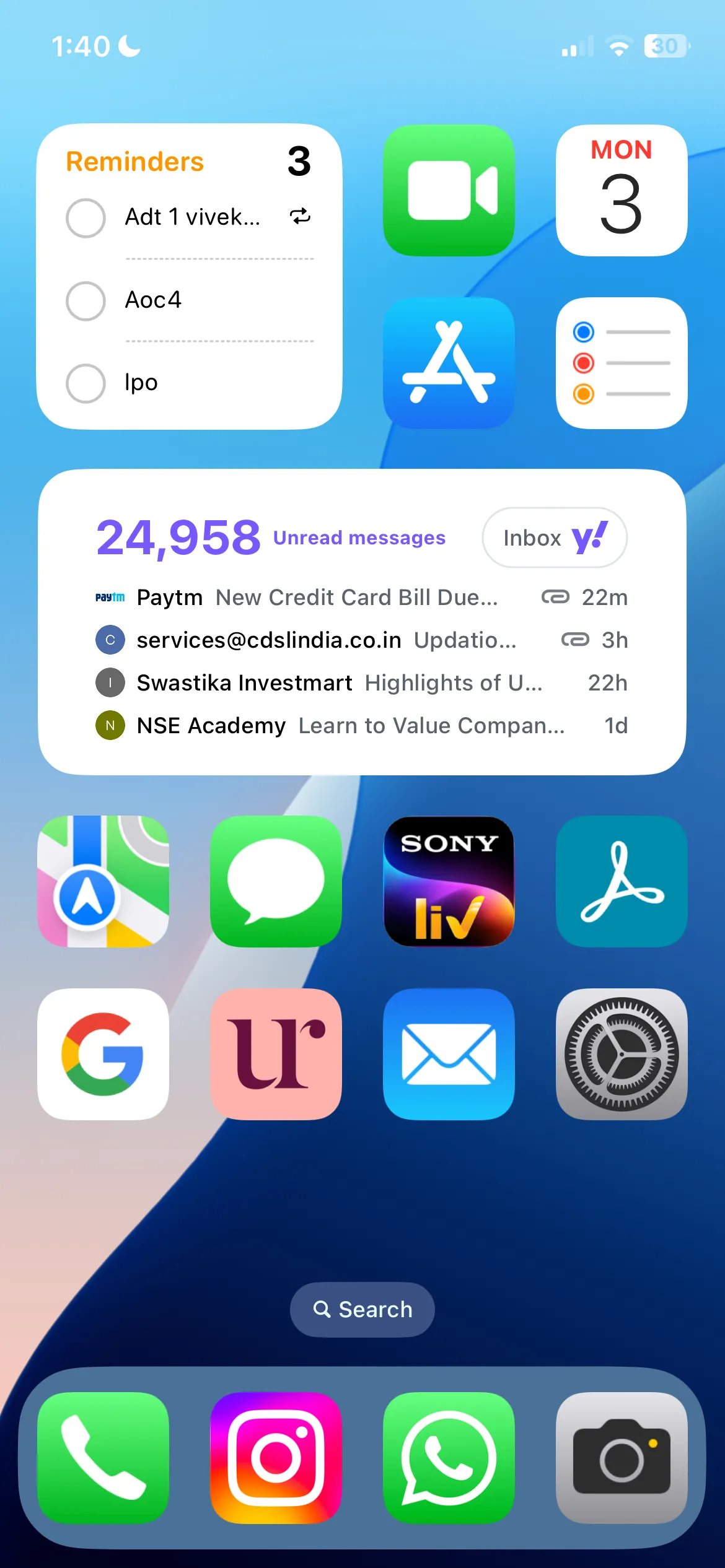 Các widget Mail và Ghi chú trên màn hình chính iPhone, hiển thị cách sắp xếp widget
