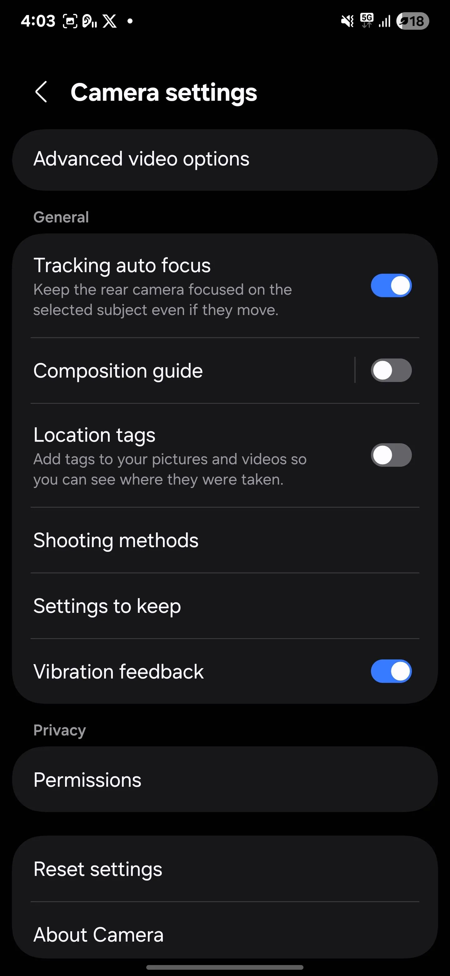 Cài đặt camera điện thoại Samsung với menu Hướng dẫn Bố cục (Composition Guide) để bật Đường lưới (Grid Lines) và thước cân bằng