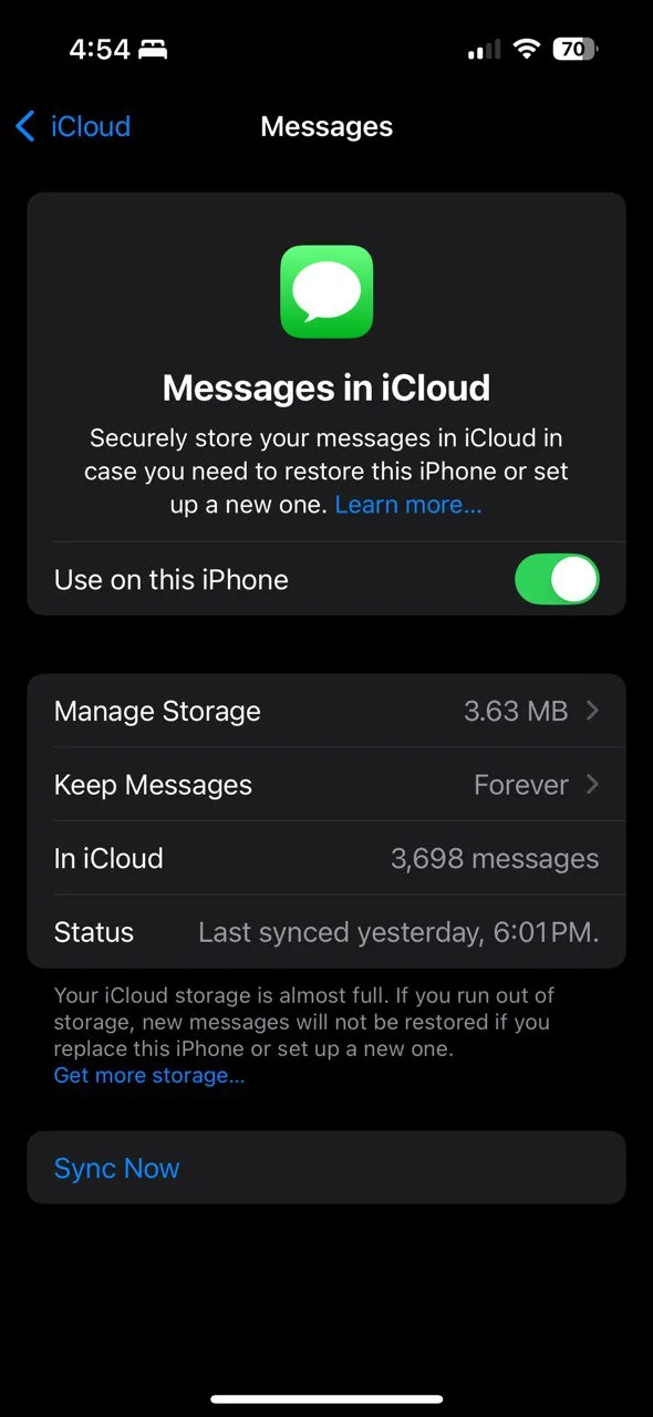 Cài đặt tin nhắn sao lưu vào iCloud, hiển thị các tùy chọn quản lý dữ liệu để giảm bớt dung lượng chiếm dụng.