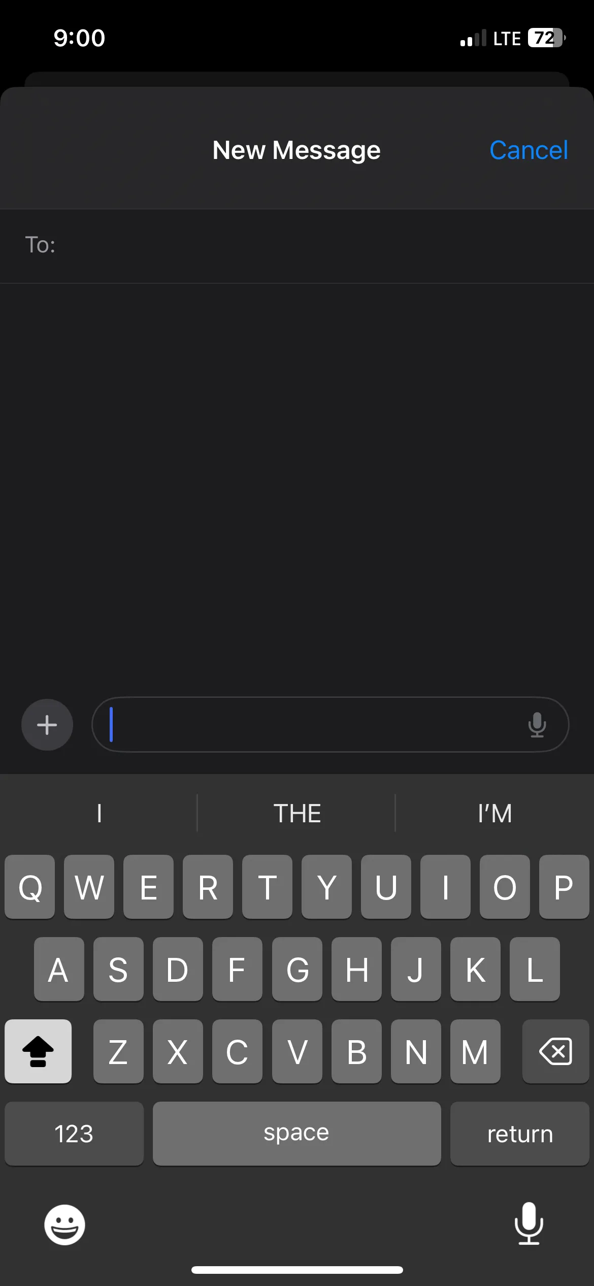 Chế độ khóa chữ hoa (Caps lock) được bật trên bàn phím iPhone.
