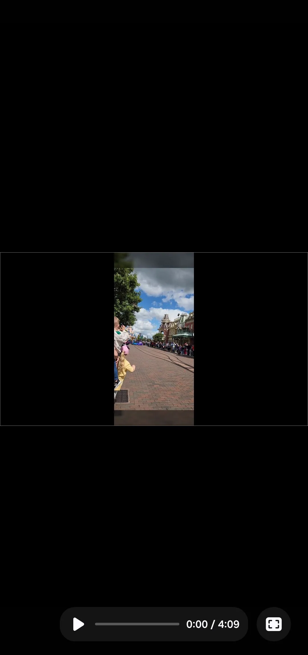 Chế độ xem trước video hoàn chỉnh trong ứng dụng Samsung Studio trước khi xuất tệp.