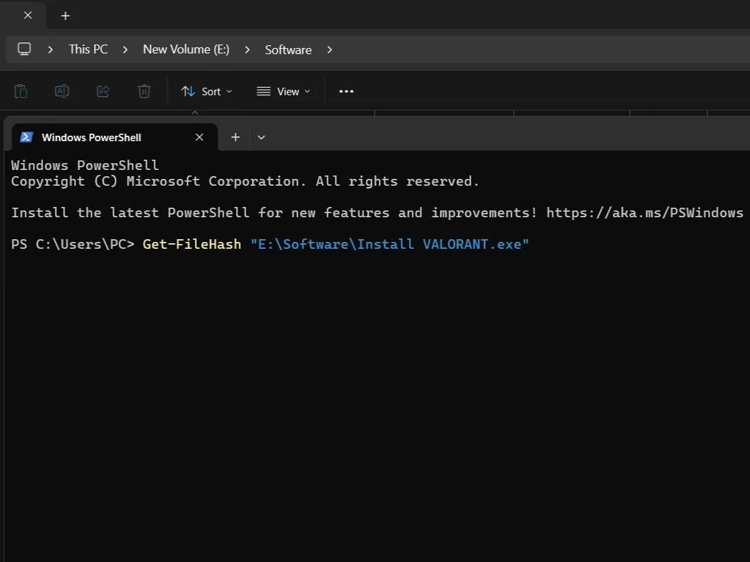 Cửa sổ Windows PowerShell với lệnh Get-FileHash và đường dẫn file, minh họa cách tạo hàm băm để xác minh tính toàn vẹn của tệp