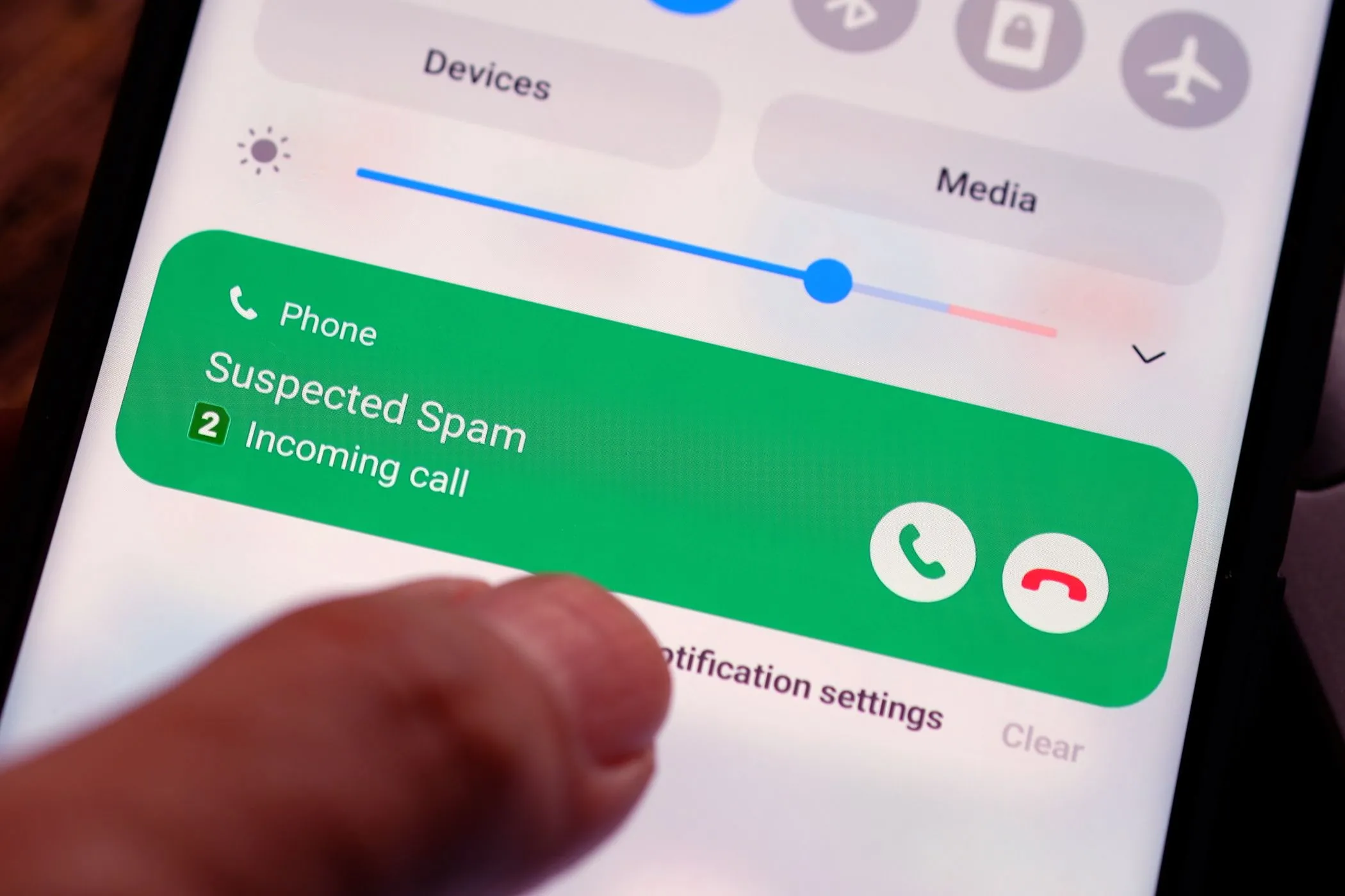 Điện thoại Android hiển thị thông báo cuộc gọi đáng ngờ có thể là spam.