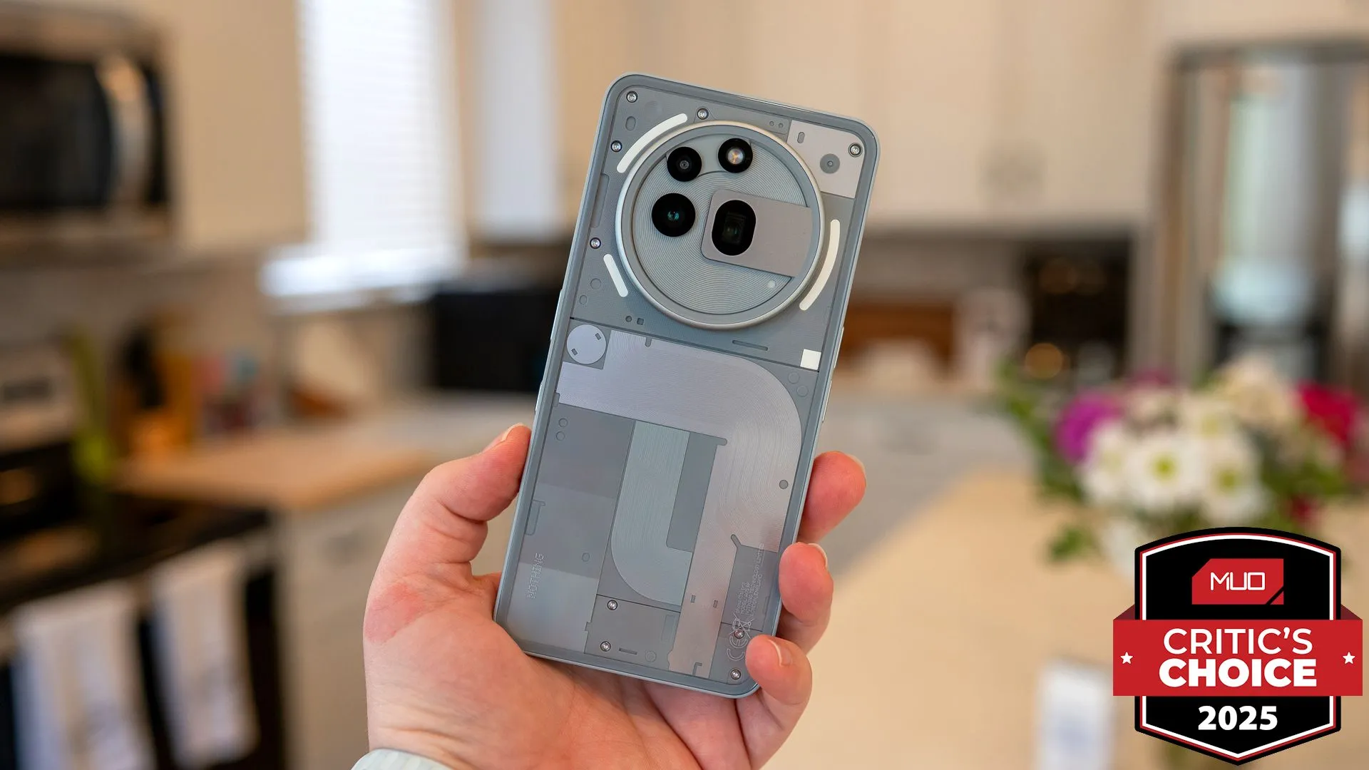 Điện thoại Nothing Phone 3a Pro trên tay người dùng tại MWC 2025
