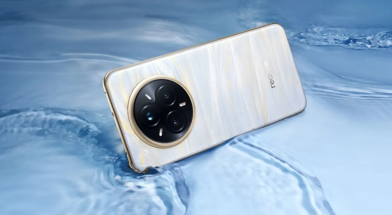 Điện thoại Realme 14 Pro Plus màu trắng chuyển sang xanh khi nhiệt độ xuống thấp