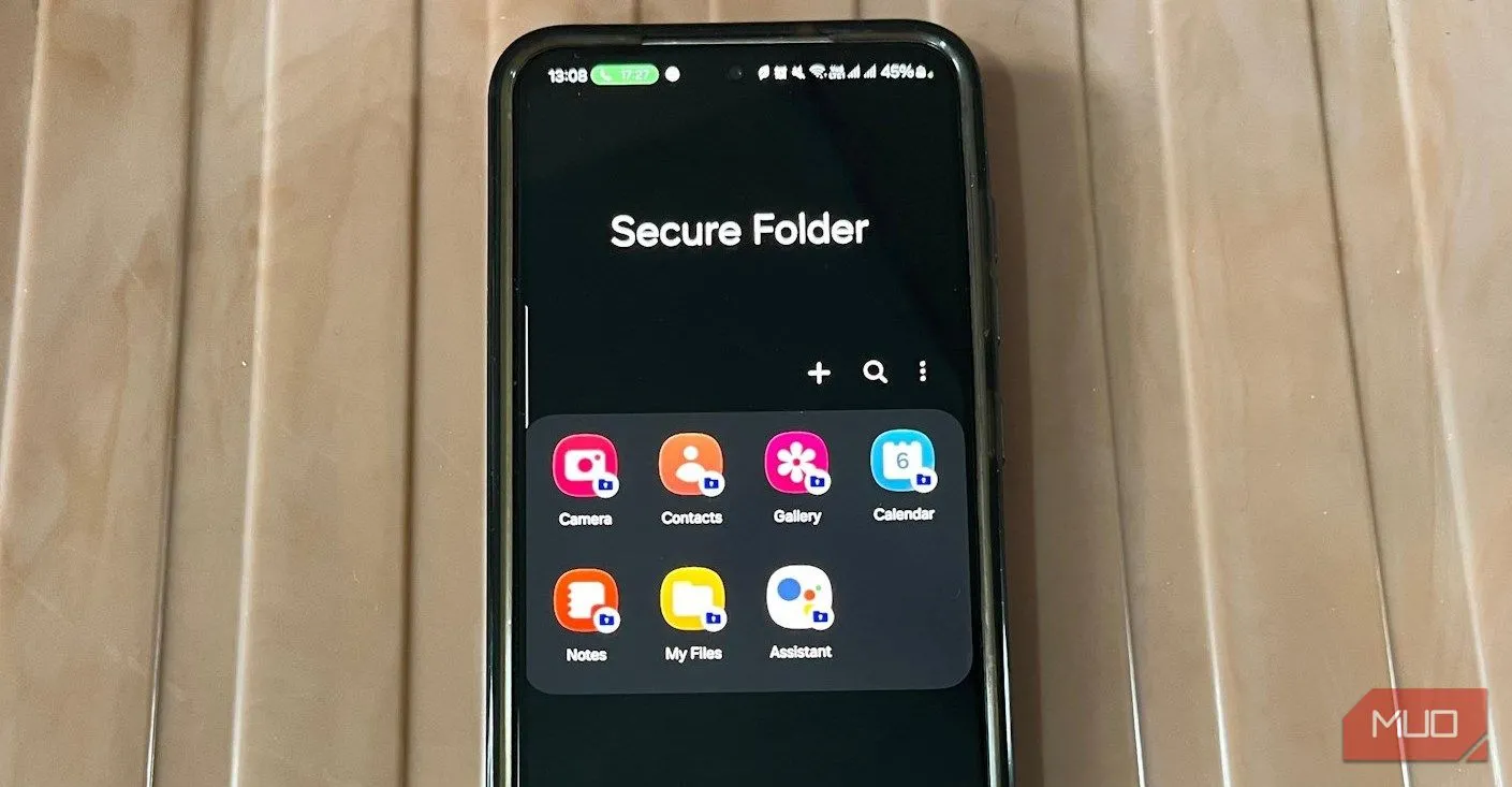Điện thoại Samsung hiển thị giao diện thư mục bảo mật Secure Folder của One UI 7