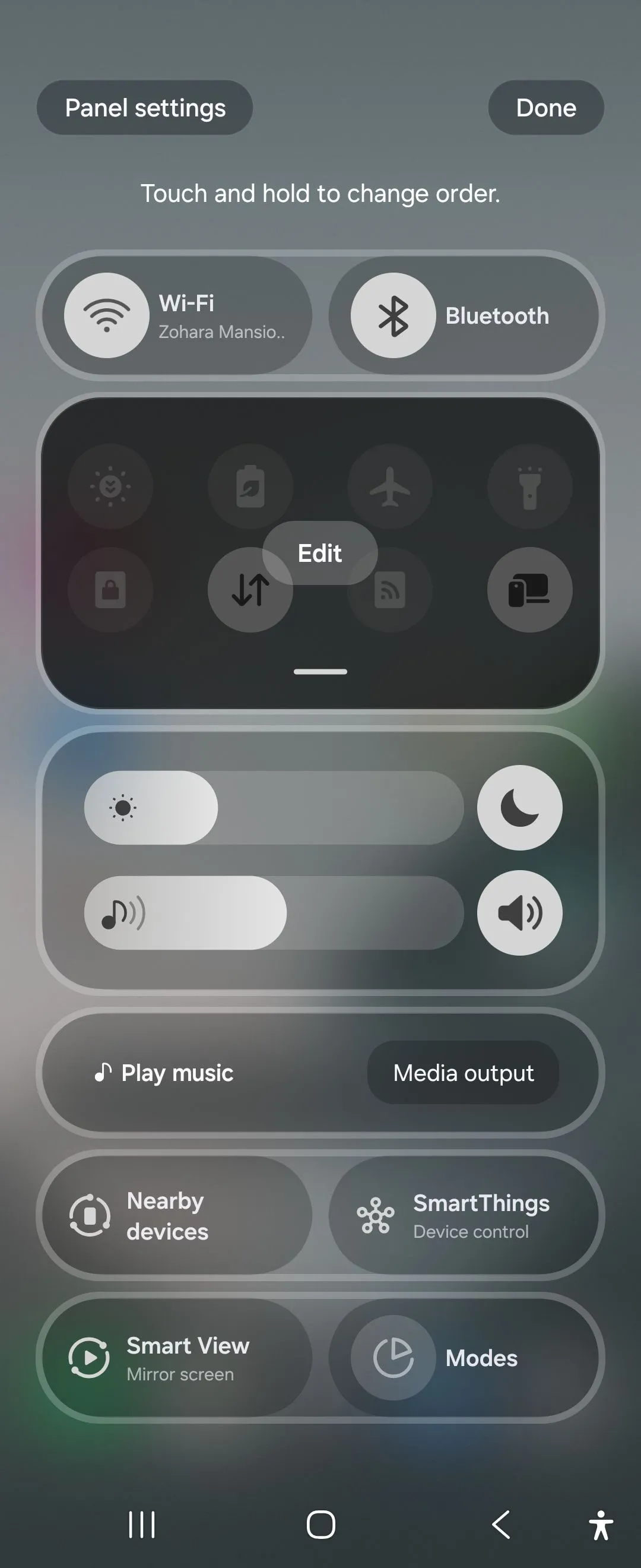 Giao diện bảng cài đặt nhanh (Quick Settings) đã được tách rời trên Galaxy Z Flip 6 chạy One UI 7.