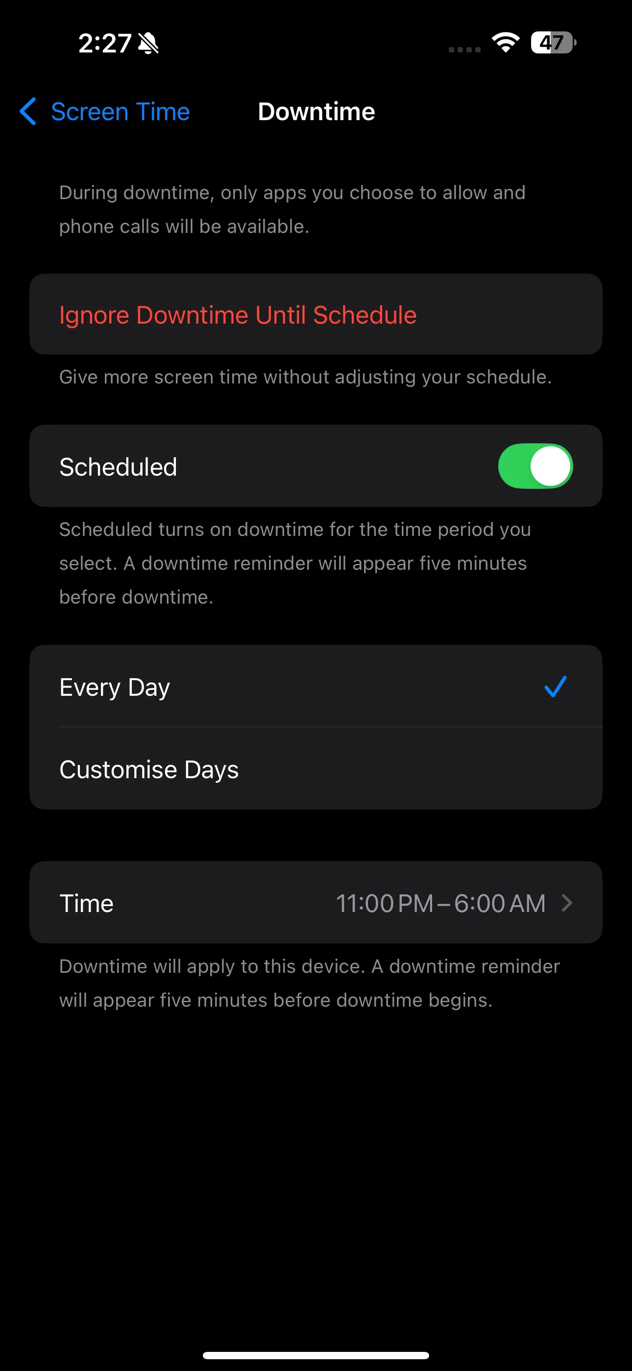 Giao diện cài đặt &quot;Giờ nghỉ&quot; (Downtime) trên iPhone, cho phép người dùng thiết lập lịch trình tự động hạn chế sử dụng thiết bị và ứng dụng theo thời gian cố định mỗi ngày.