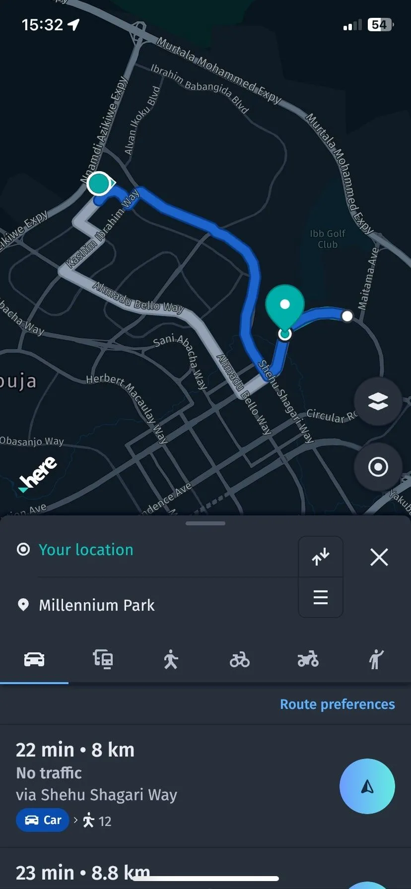 Giao diện chỉ đường ô tô của HERE WeGo hiển thị hướng dẫn chi tiết.