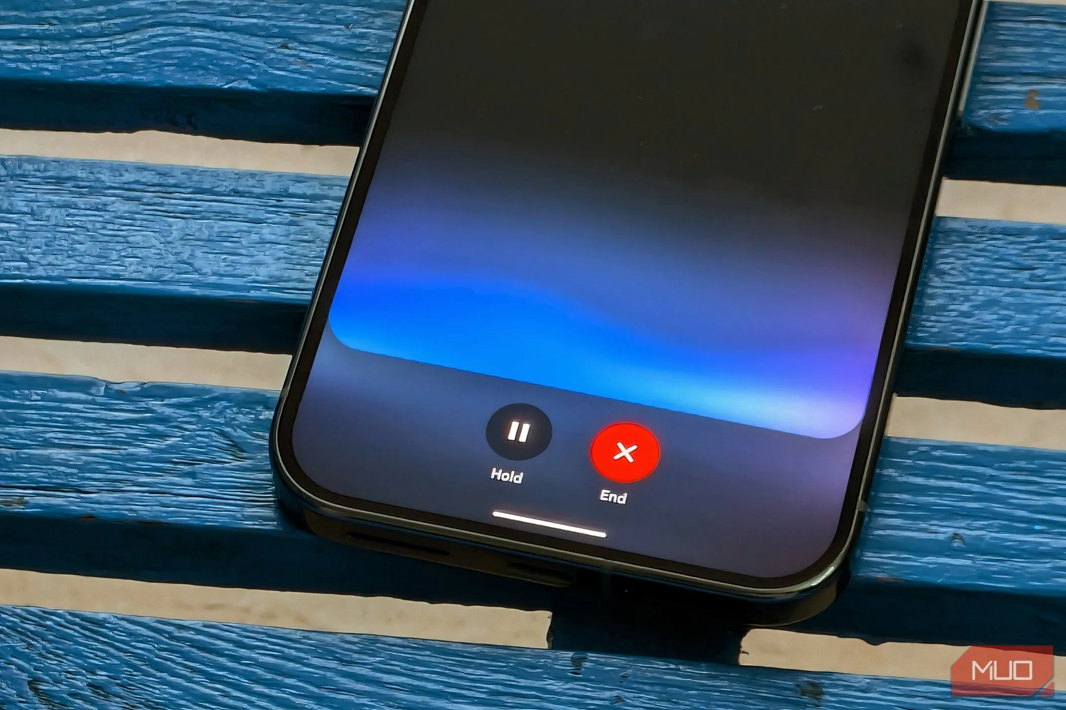 Giao diện Gemini Live trên Google Pixel 9 Pro XL, đại diện cho chatbot AI