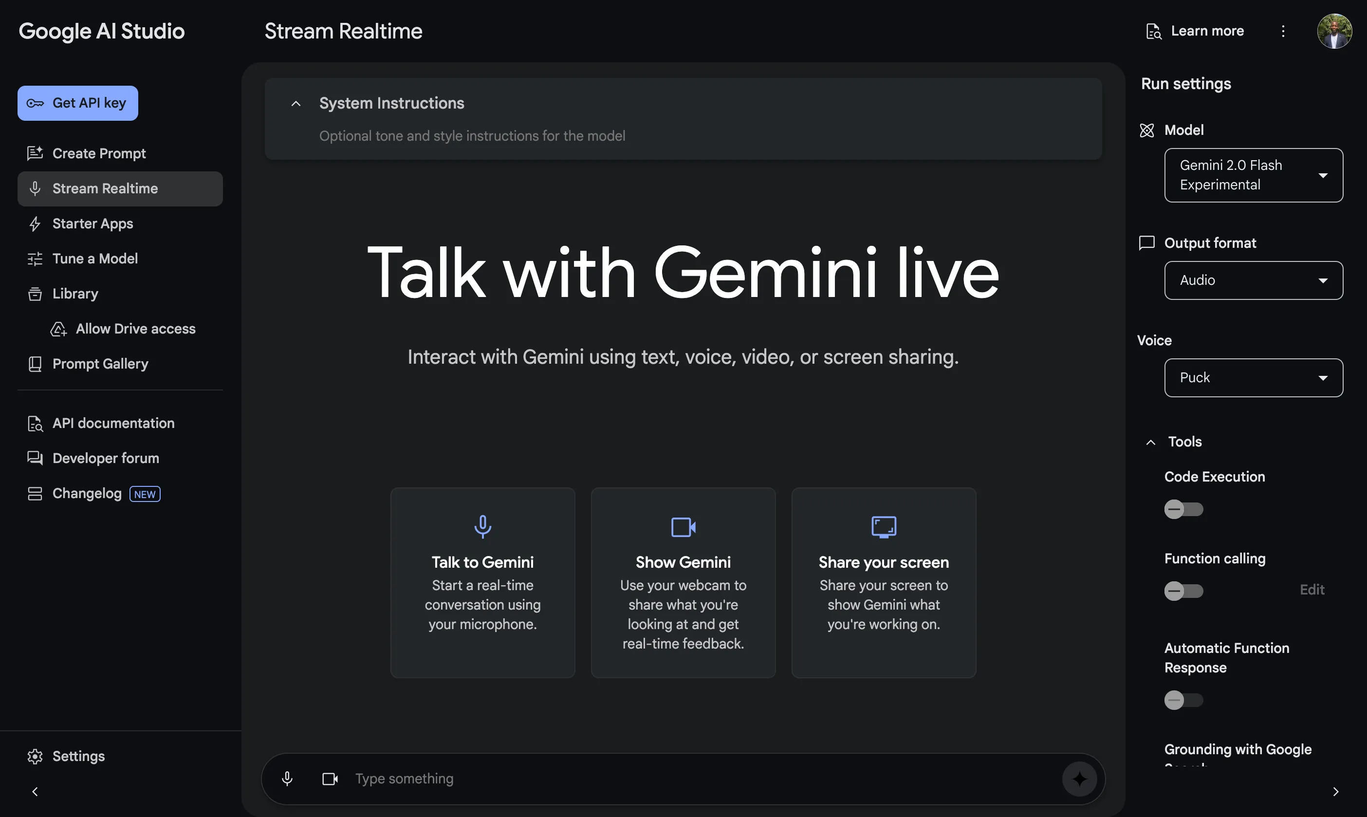 Giao diện Google AI Studio hiển thị tab 'Stream Realtime' cho phép tương tác thời gian thực với Gemini