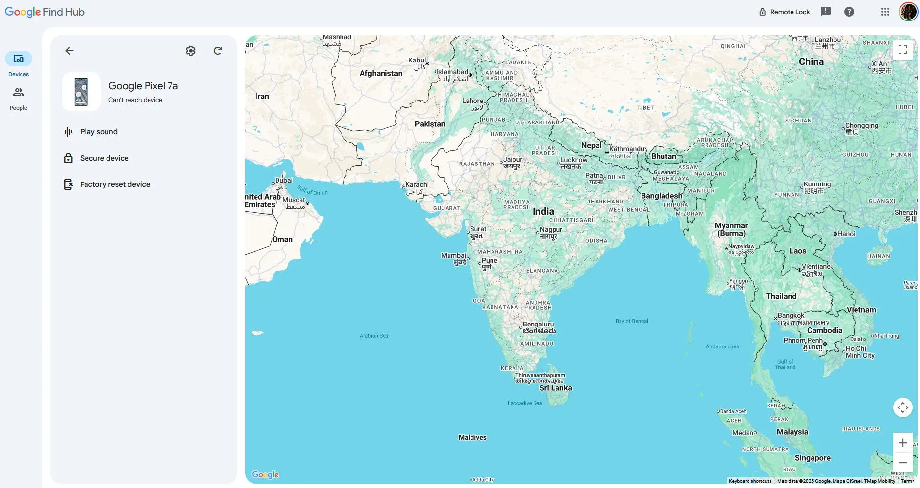 Giao diện Google Find My Device hiển thị vị trí và các tùy chọn bảo mật điện thoại
