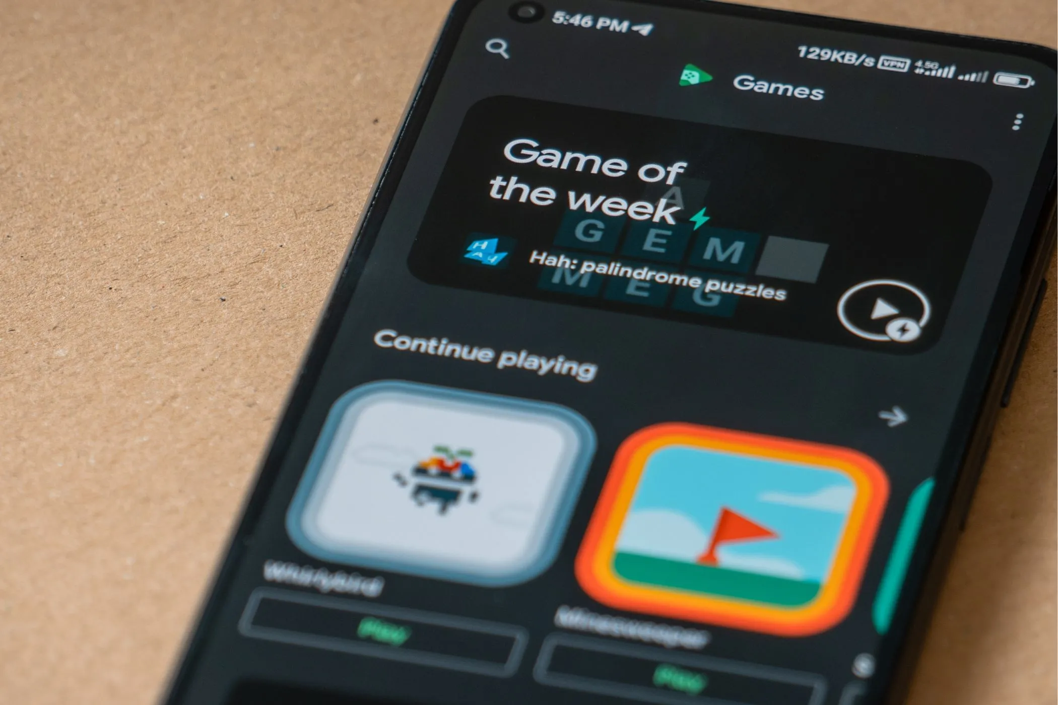 Giao diện Google Play Games với tab 'Game của tuần', minh họa sự phổ biến của Google Play Store.