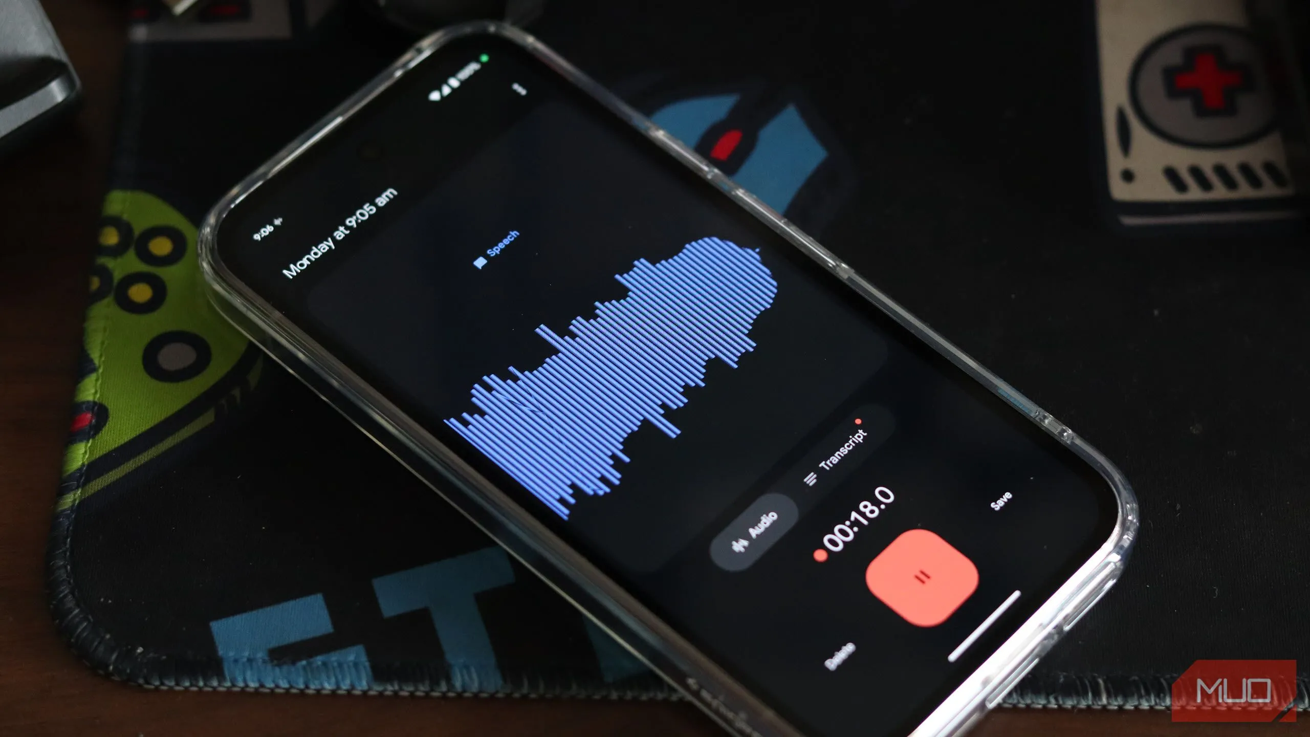 Giao diện Google Recorder trên Pixel 9a hiển thị bản ghi âm và phiên âm