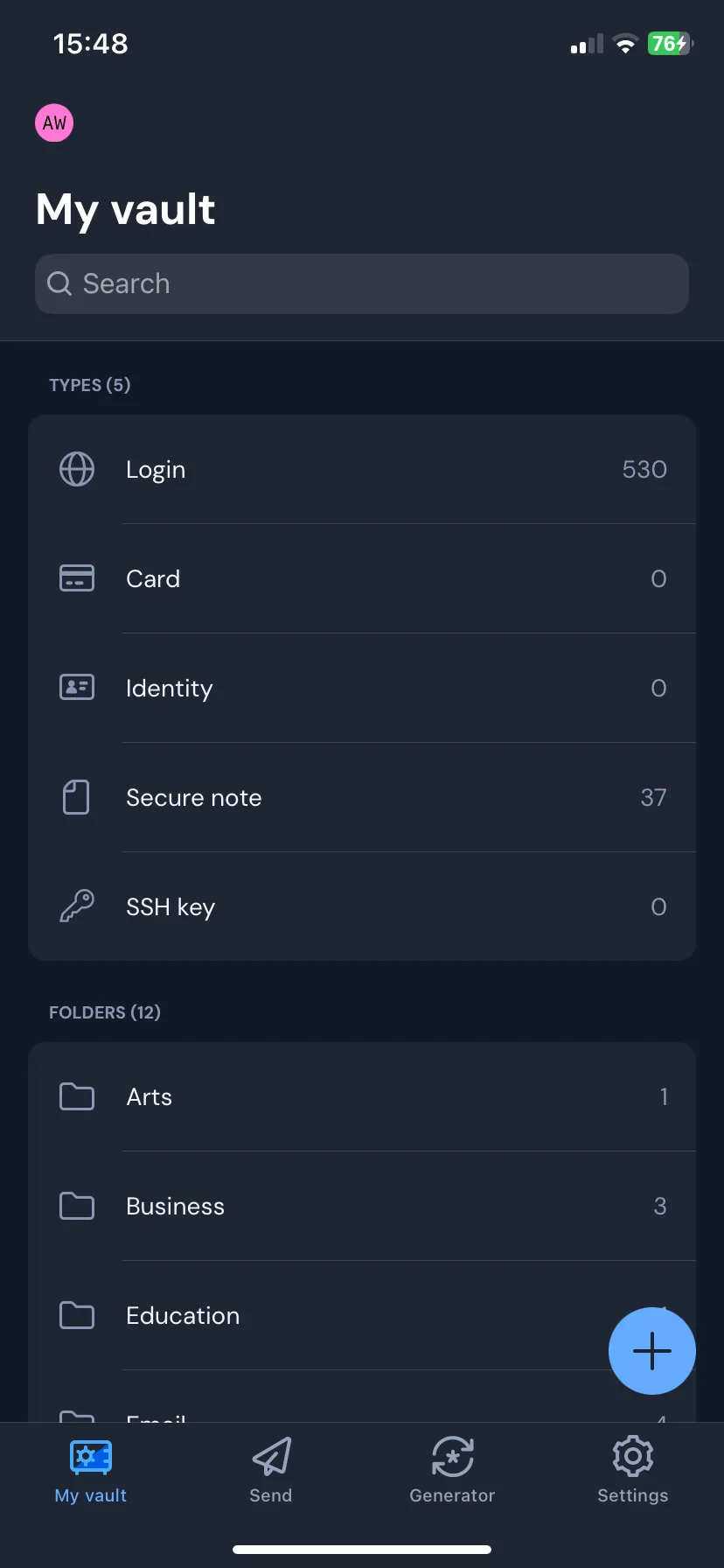 Giao diện màn hình chính ứng dụng Bitwarden trên iOS