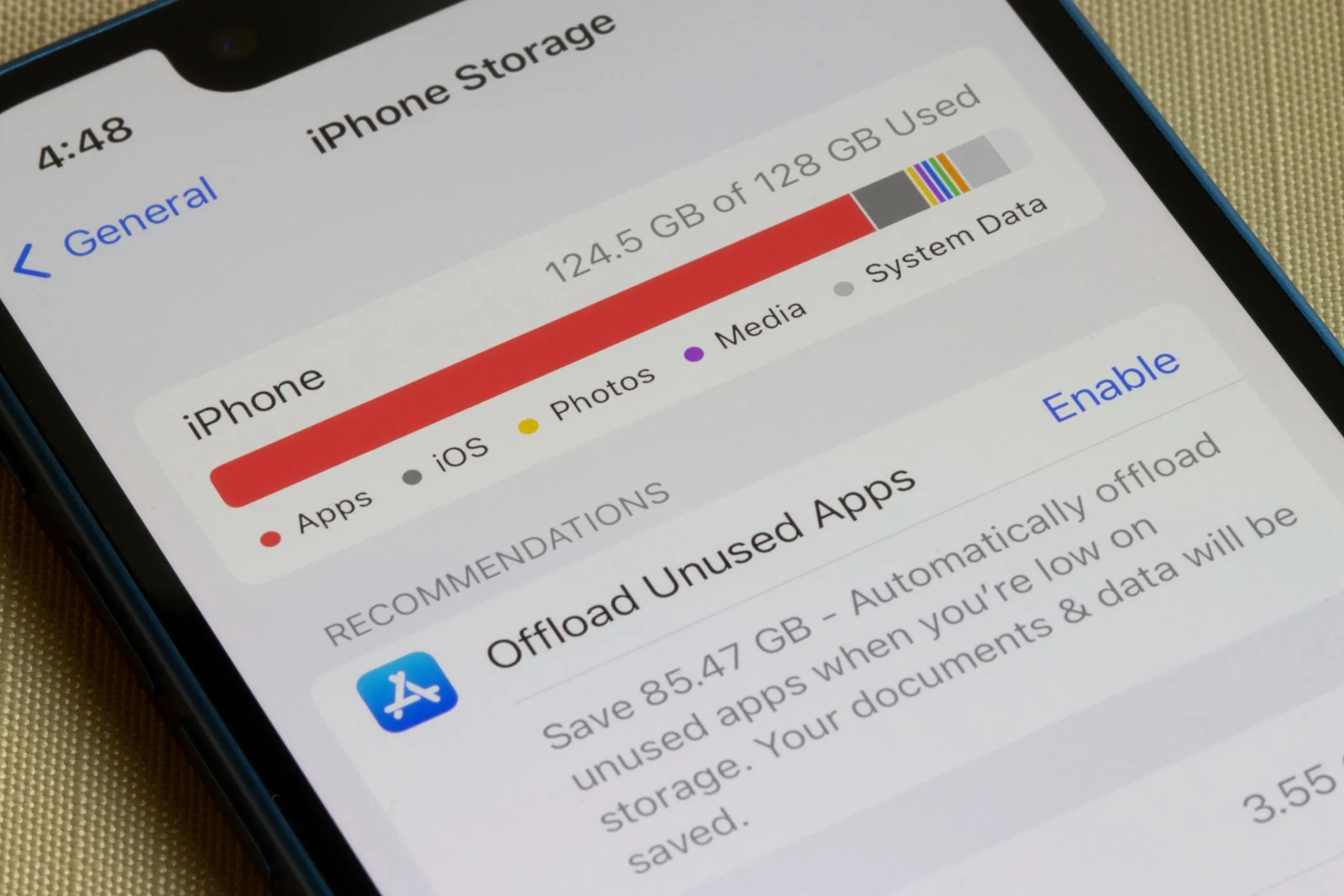 Giao diện menu cài đặt bộ nhớ trong trên hệ điều hành iOS của iPhone