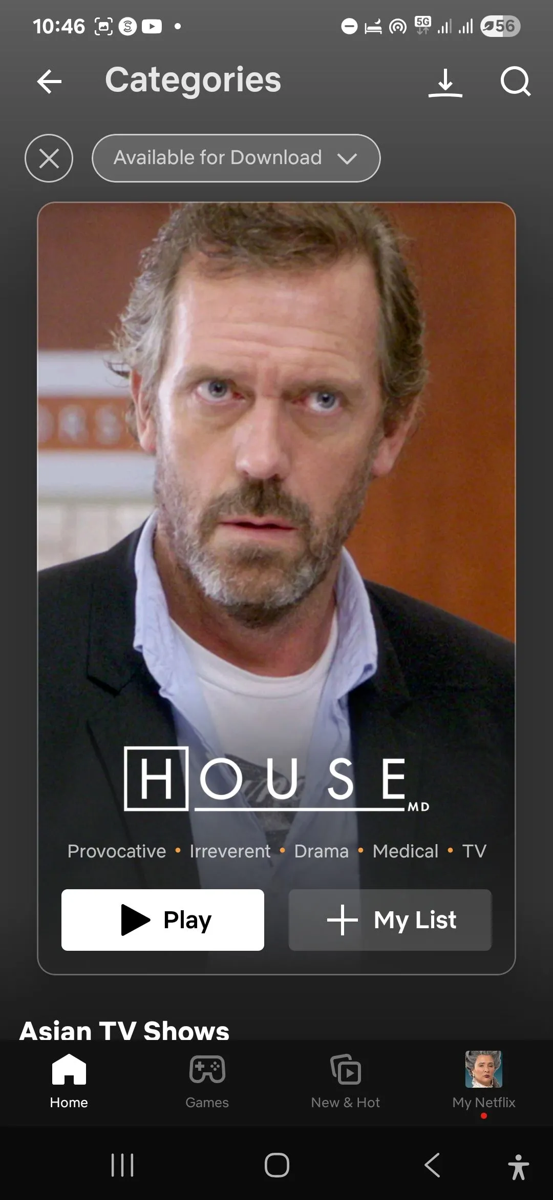 Giao diện mục &quot;Khả dụng để tải xuống&quot; trên ứng dụng Netflix cho Android, hiển thị các bộ phim và chương trình có thể xem ngoại tuyến.