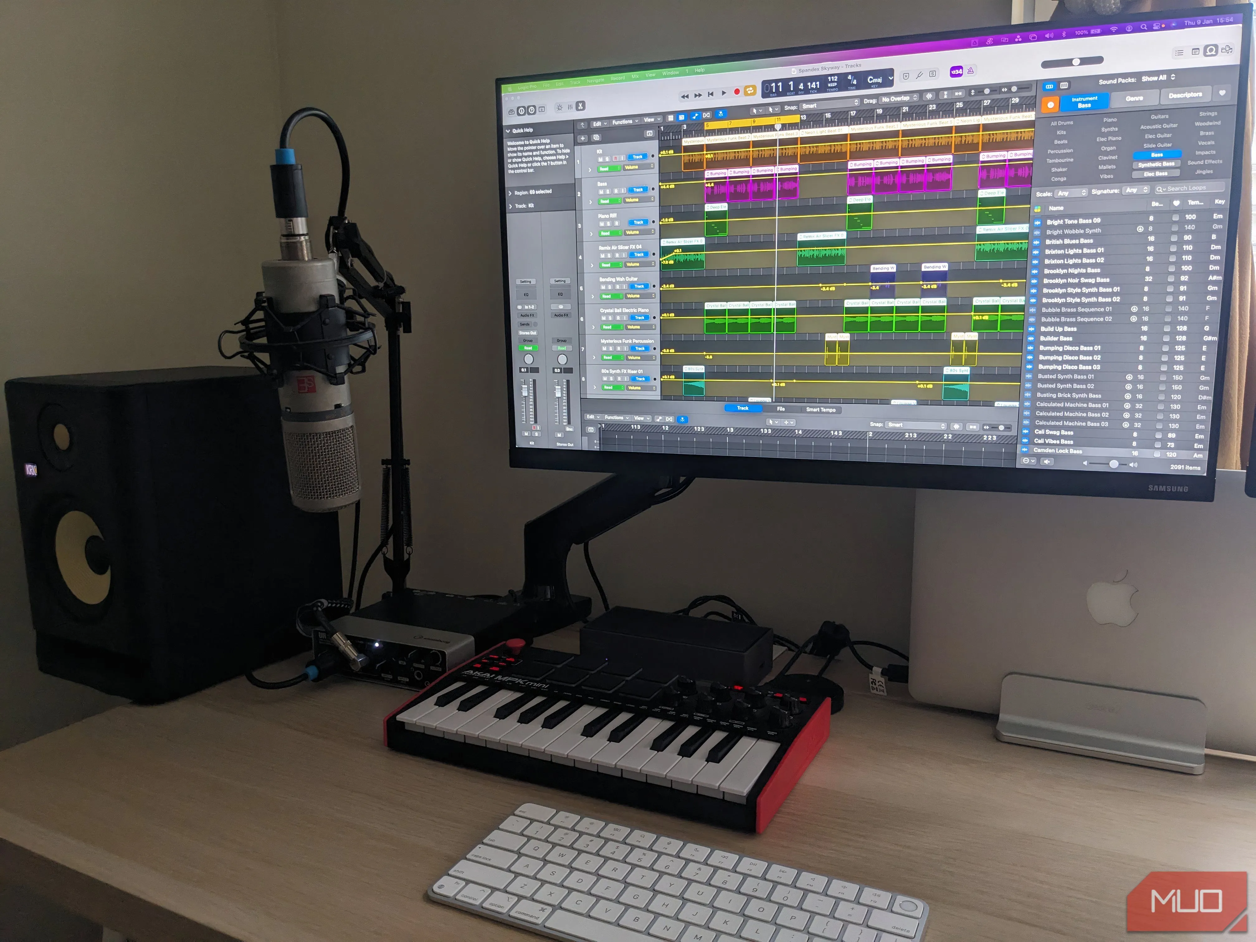 Giao diện phần mềm Logic Pro trên DAW, minh họa sự phức tạp và chiều sâu trong sáng tạo âm nhạc của con người so với AI.