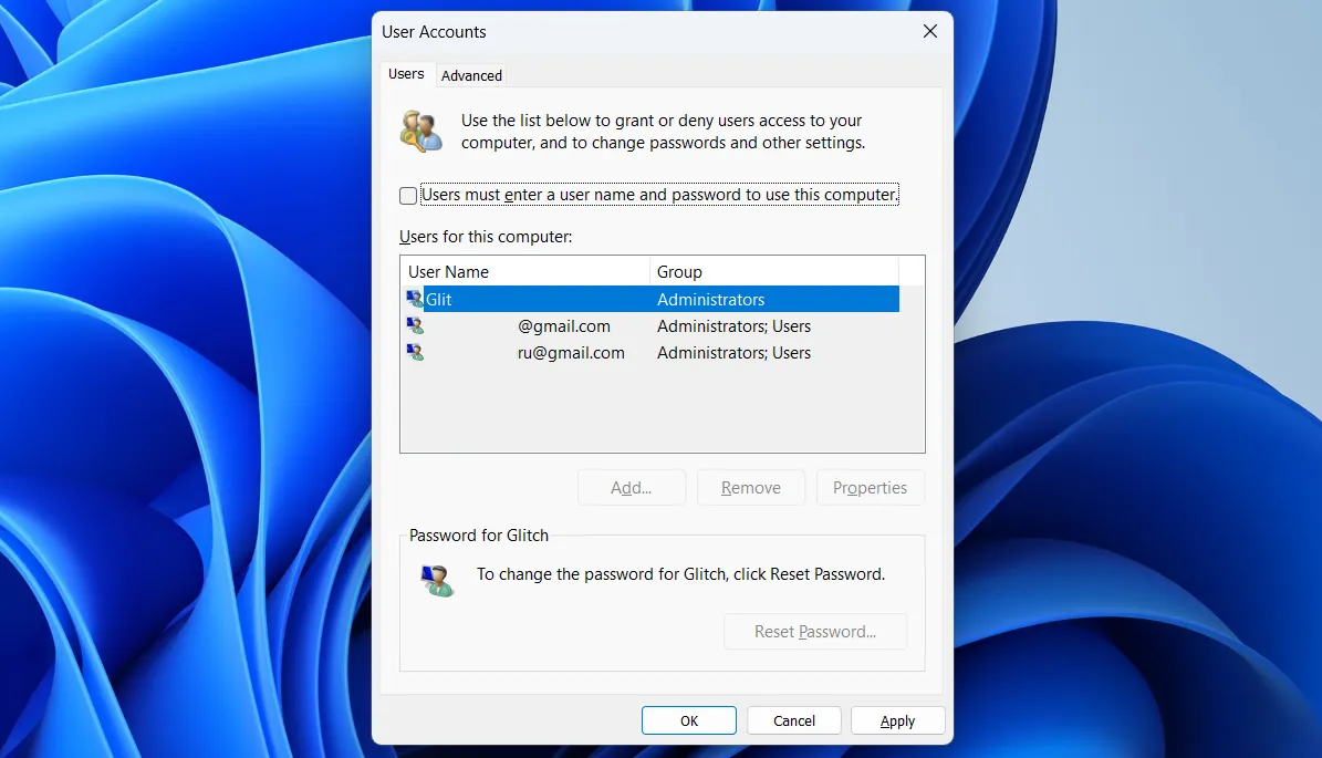 Giao diện Tài khoản Người dùng (netplwiz) trên Windows 11, cho phép quản lý tài khoản và tự động đăng nhập