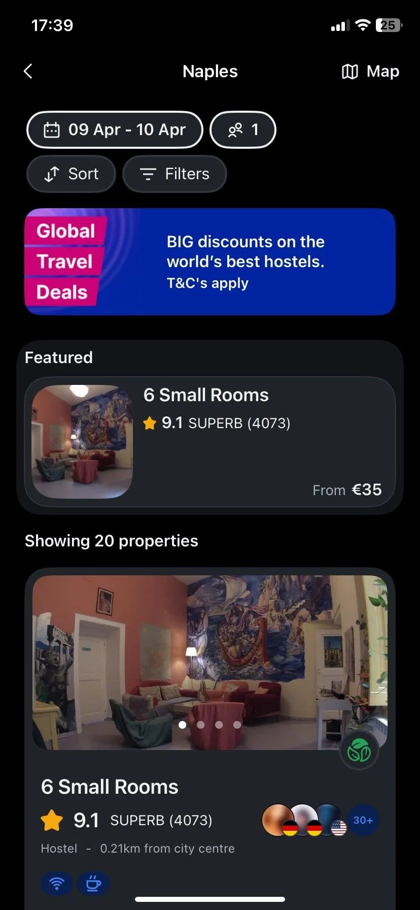Giao diện tìm kiếm của ứng dụng Hostelworld hiển thị các tùy chọn lưu trú và bộ lọc.