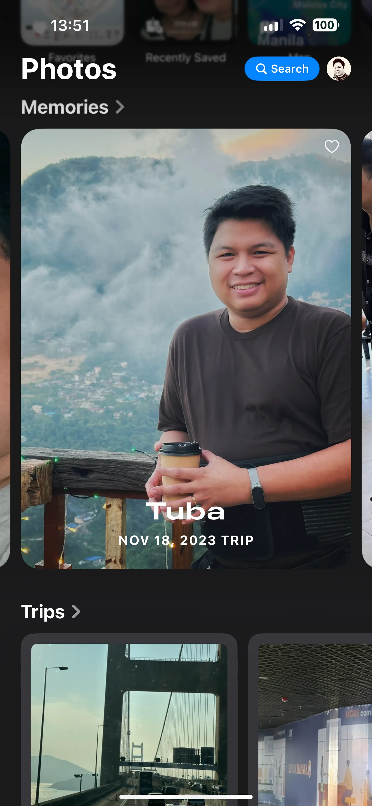 Giao diện tính năng &quot;Kỷ niệm&quot; trên ứng dụng Apple Photos, tự động tổng hợp ảnh theo thời gian và sự kiện.