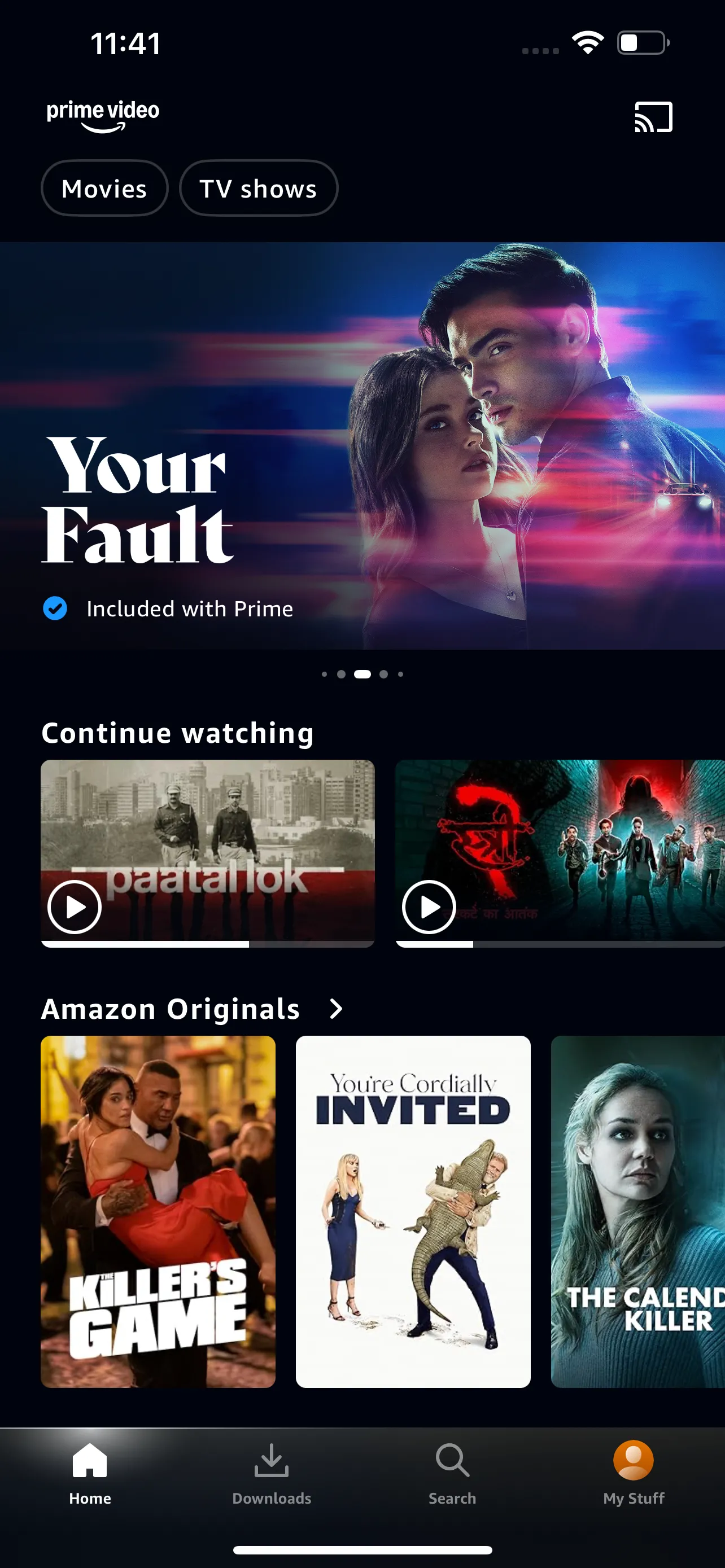 Giao diện trang chủ ứng dụng Amazon Prime Video trên điện thoại, làm nổi bật biểu tượng Cast (truyền tải) ở góc trên bên phải.