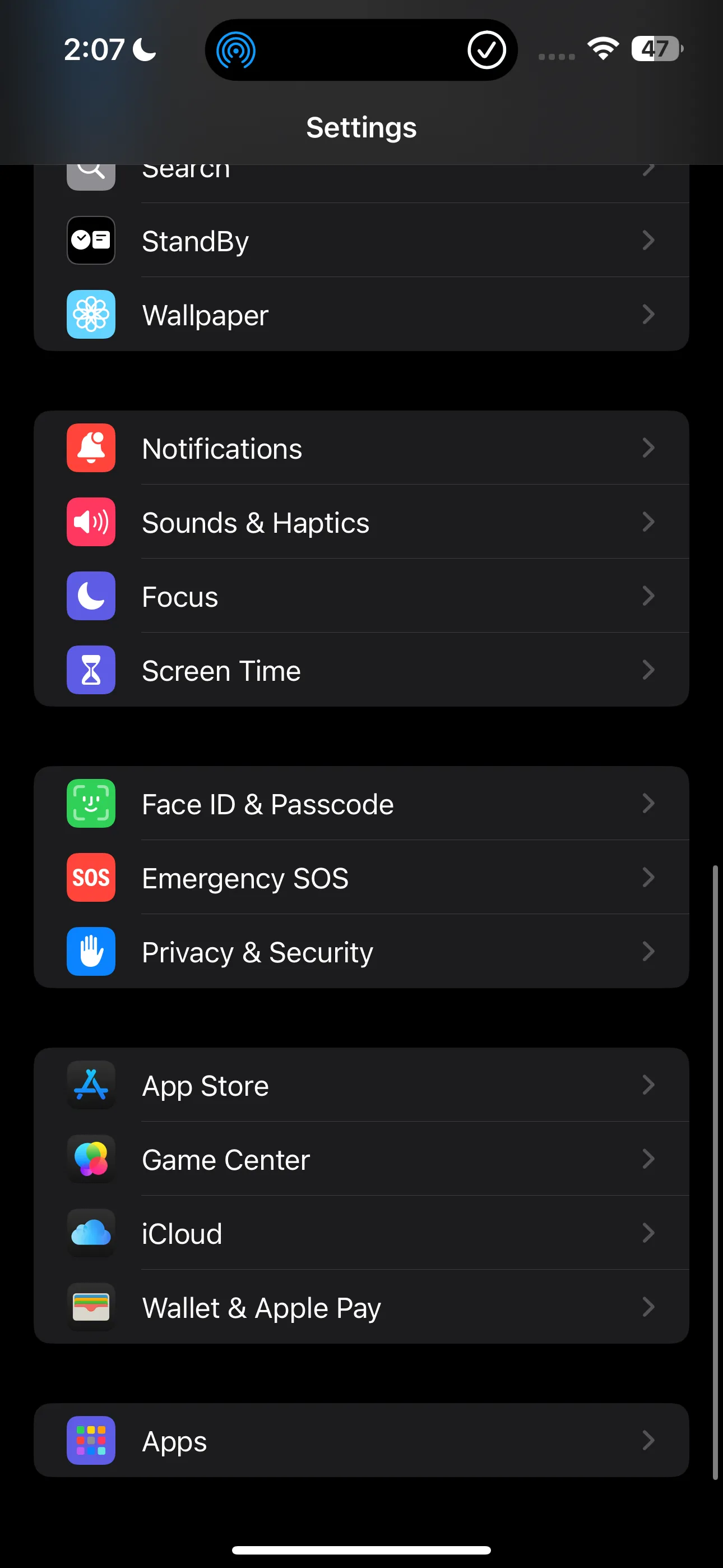 Giao diện ứng dụng Cài đặt (Settings) trên iPhone hiển thị các tùy chọn.