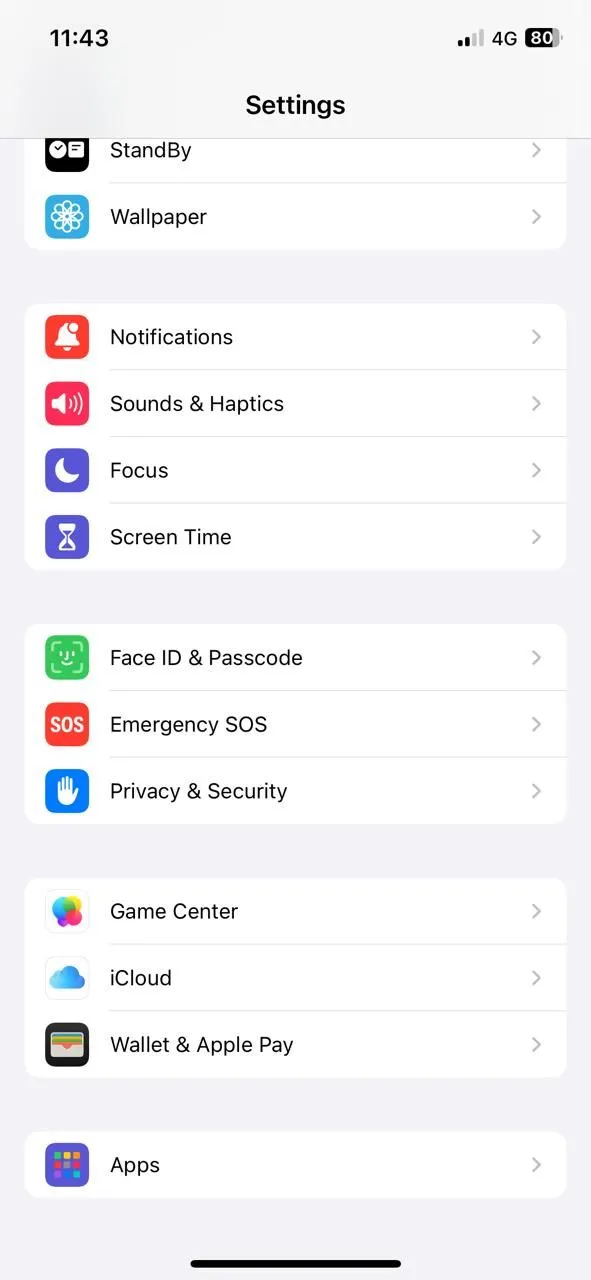 Giao diện ứng dụng Cài đặt trên iPhone, tập trung vào menu quyền riêng tư