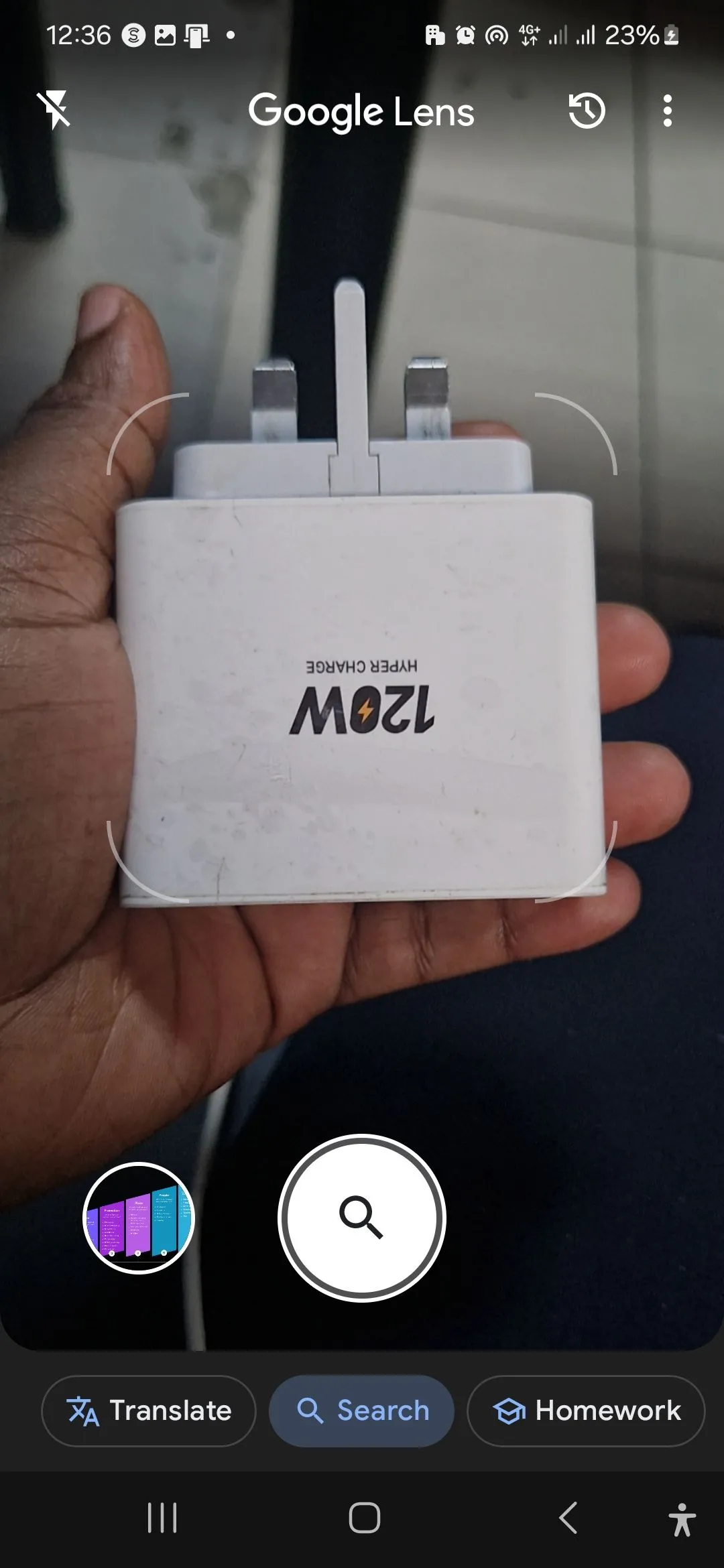 Giao diện ứng dụng Google Lens chuẩn bị quét và nhận diện vật thể