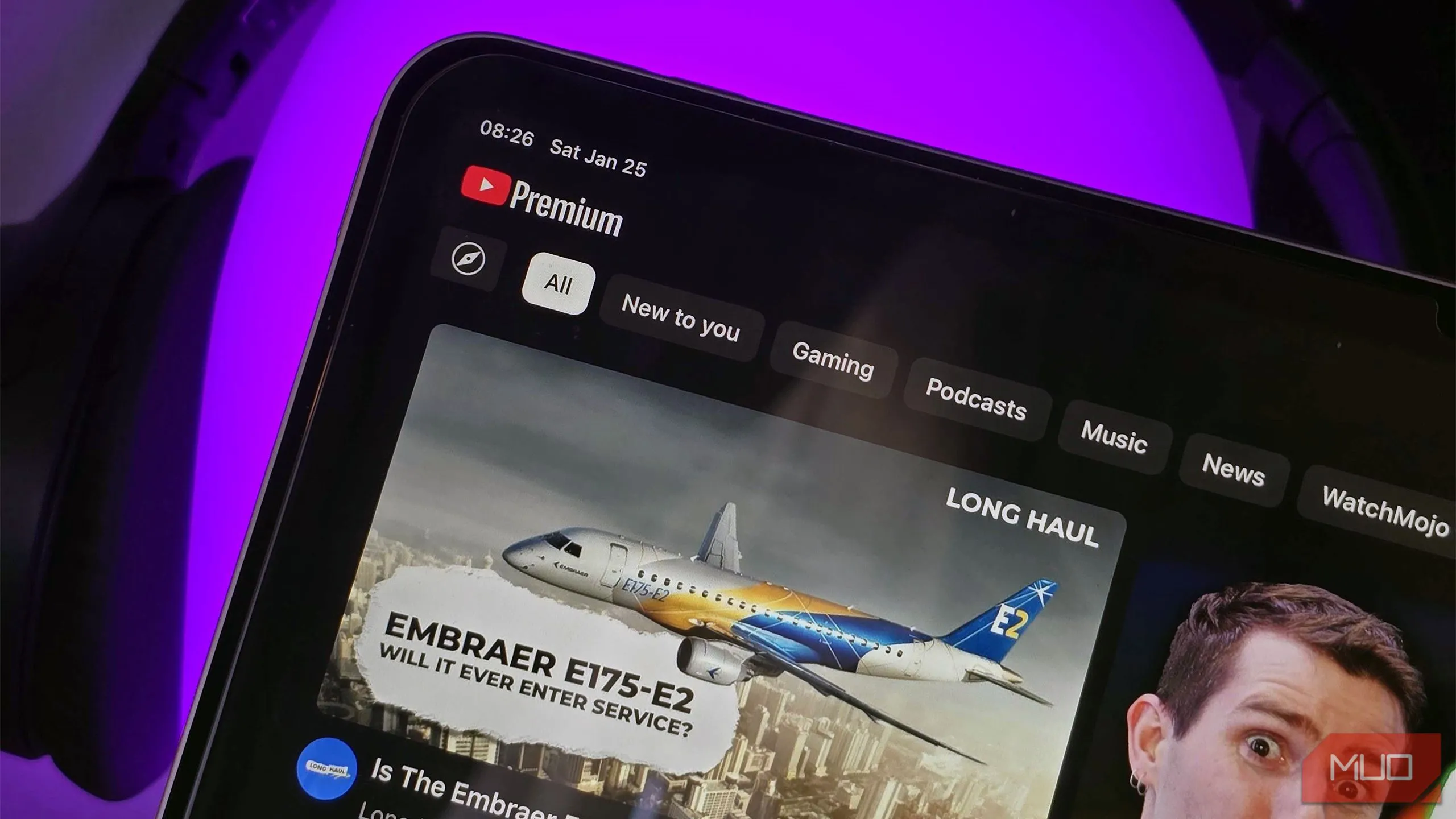 Giao diện YouTube Premium trên iPad Air hiển thị trải nghiệm xem video không quảng cáo