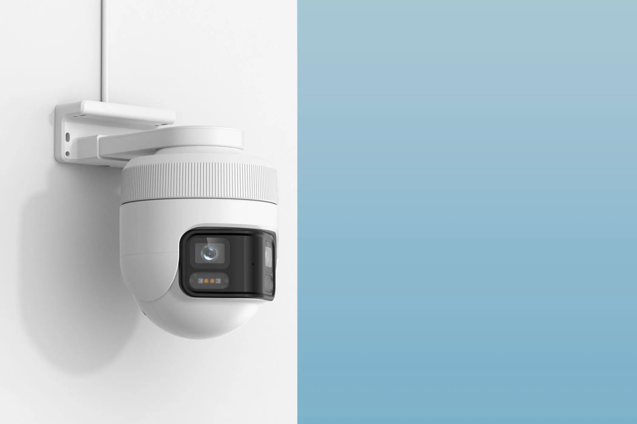 Hình ảnh camera IMILAB EC6 Panorama được gắn cố định trên tường ngoài trời, cho thấy sự linh hoạt trong lắp đặt